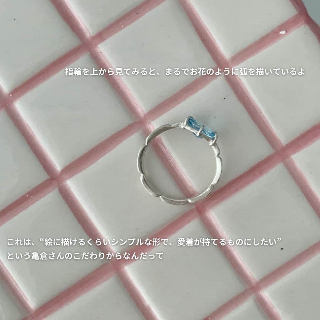 isutaさんのインスタグラム写真 - (isutaInstagram)「金工作家でイラストレーターの亀倉琳さんが手がけるブランド「RIN KAMEKURA」では、ハンドメイドジュエリーを展開しているよ◎  そこでラインナップしている、ピンキーリング「6/Charm ring」をご紹介 💍   宝石の指輪といえば、大切に長く身につけるもの。「6/Charm ring」には、ディレクターである亀倉琳さん自身が抱く“宝石の指輪”へのイメージが蓄積されているんだって。  オーダー生産制だから、自分だけのリングになるはず。気になる人はぜひチェックしてみてね！  @rin.kamekura  ✄-----------------------✄  姉妹アカウント @i_am_isuta も更新中  isuta編集部の日常のひとコマや 取材の最新レポを発信しているよ✍️˖°  ほかにも、エディターが気になる カフェやファッション、コスメをご紹介.・* ぜひフォローしてね🕊️  ✄-----------------------✄  #isuta#isutapic#イスタ#isuta_fashion#rinkamekura #ハンドメイドジュエリー#ハンドメイドアクセサリー #ハンドメイドアクセ#ハンドメイド小物 #ハンドメイド好き#ハンドメイド好きな人と繋がりたい #ハンドメイドリング#ピンキーリング#指輪好き #リング好き#リング好きな人と繋がりたい #宝石#宝石好きな人と繋がりたい#宝石好き #ジュエリー好きな人と繋がりたい #ジュエリー好き#ジュエリー大好き #お守りジュエリー#お守りアクセサリー #ファランジリング#ブルートパーズ #アクセサリー好き#アクセサリー好きさんと繋がりたい #アクセサリー大好き#おしゃれ好きな人と繋がりたい」10月4日 17時52分 - isuta_jp