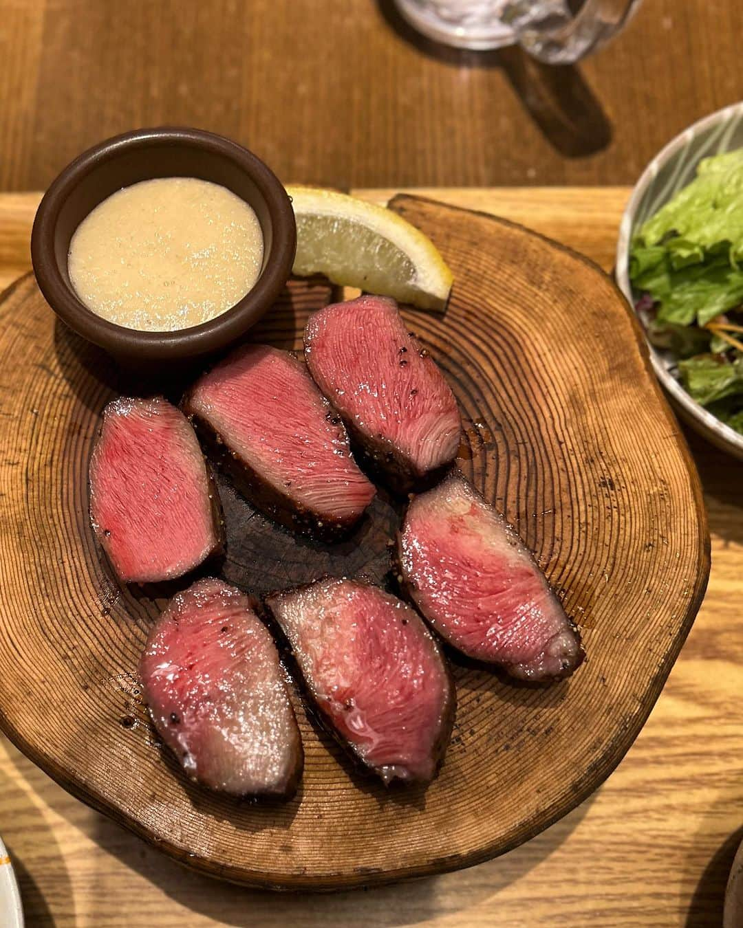 梅田啓介のインスタグラム：「休肝日の晩飯サイコー！  #厚切り牛タン #牛タン #タン焼き定食  #普通の仙台風タン焼き定食の方が好きかも」