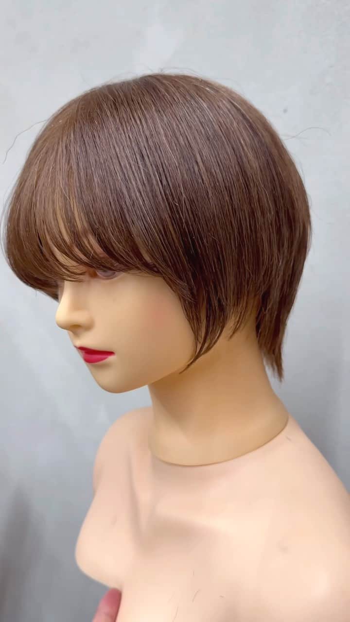 鶴谷和俊のインスタグラム：「ショートヘア/short hair  使用ハサミ ・JOEWELL @joewell_global  @joewell_japan  ニューコバルト NC-5 カーブ笹刃 SDB-R  ##Japanesehairstyle #ショートヘア #カット #ヘアカット #ヘアスタイル #髪型 #ทรงผม #ตัดผม #頭髮款式 #剪頭髮 #hair  #hairstyle #hairstyles #hairstyleideas #hairstylest #hairstyle #hairstylevideo #머리스타일 #머리스타일 #긴머리레이어드컷  #긴머리레이어드펌  #레이어드컷  #레이어드펌  #c컬  #여자머리  #여신머리  #하움 #허그컷  #허그펌」