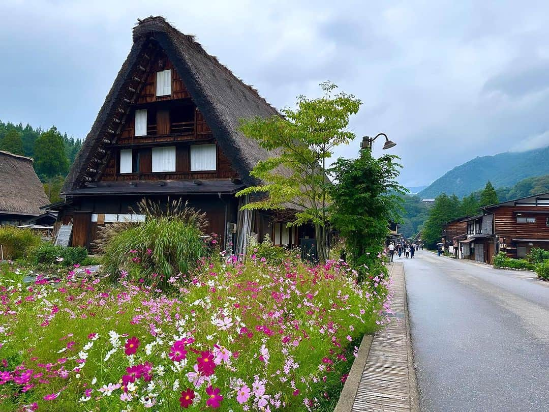 高橋美帆のインスタグラム：「♨︎  #白川郷  #白川郷合掌村  #世界遺産  #世界遺産巡り  #世界遺産を巡る旅  #shirakawa  #shirakawago  #shirakawagovillage  #日本の世界遺産  #岐阜」