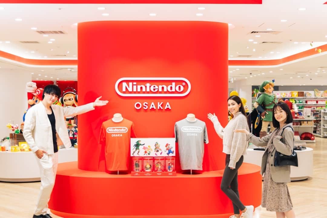 ヒルトン大阪 Hilton Osakaさんのインスタグラム写真 - (ヒルトン大阪 Hilton OsakaInstagram)「大人気のストア「Nintendo OSAKA」（大丸梅田店13階）はヒルトン大阪から徒歩わずか5分！✨  任天堂の直営店舗でしか手に入らないオリジナルグッズはもちろん、「スーパーマリオ」や「ゼルダの伝説」、そして「スプラトゥーン」など人気ゲームシリーズのキャラクターのオブジェもあり、素敵な写真をたくさん撮れます！ さらに、最新のゲームも体験できますので、大阪に来られる際はぜひチェックしてみてください👀  楽しい世界を満喫した後は、ヒルトン大阪のゆったりとした客室、魅力的なレストランでお過ごしください。🙌  思い出に残る大阪旅行は、ヒルトン大阪で。  宿泊のご予約は @hiltonosaka ホームページより。  The highly popular store - Nintendo OSAKA - is just a 5-minute walk from Hilton Osaka!✨  This store is a treasure trove of Nintendo products which some are only available at the Nintendo’s directly managed stores, alongside character displays from beloved games series like “Super Mario”, “The Legend of Zelda”, “Splatoon”, etc.  Don't miss the chance to take some memorable photos! Plus, you will have a chance to try on the latest games. It's a must-visit when you're in Osaka.👀  After immersing yourself in an exciting world of Nintendo, unwind in the spacious rooms and enticing restaurants at Hilton Osaka, where would be your go-to choice for an unforgettable Osaka trip.  For more details and to make a reservation, please visit our website at @hiltonosaka.  ＝＝＝ #ヒルトン大阪 #大阪旅行 #任天堂 #スーパーマリオ #ゼルダの伝説 #スプラトゥーン #どうぶつの森 #ピクミン #梅田観光 #大阪観光スポット #HiltonOsaka #NintendoOSAKA #Nintendo #OsakaTrip #JapanTrip #Umeda」10月4日 18時00分 - hiltonosaka
