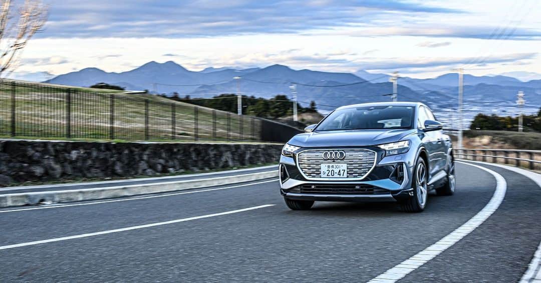 Audi Japan Sales / アウディジャパン販売さんのインスタグラム写真 - (Audi Japan Sales / アウディジャパン販売Instagram)「【Start EV Life】  今こそ、EV Lifeを始めませんか。  初めて電気自動車をご検討の方にも、安心してお乗りいただけるよう様々な不安にお答えします。 いまならEV購入サポートキャンペーンも実施中。  この機会にぜひ、Audiの電気自動車の魅力に触れてみてはいかがでしょうか。  詳細は #AJS のオフィシャルサイトよりご確認ください。  @audi.japan.sales  #Audi #AudiQ4 #AJS #myaudi #audistyle #car #アウディ #ドライブ #車 #愛車 #外車 #ドイツ車 #車好き #車好きな人と繋がりたい #アウディ女子 #車好き男子」10月4日 18時00分 - audi.japan.sales
