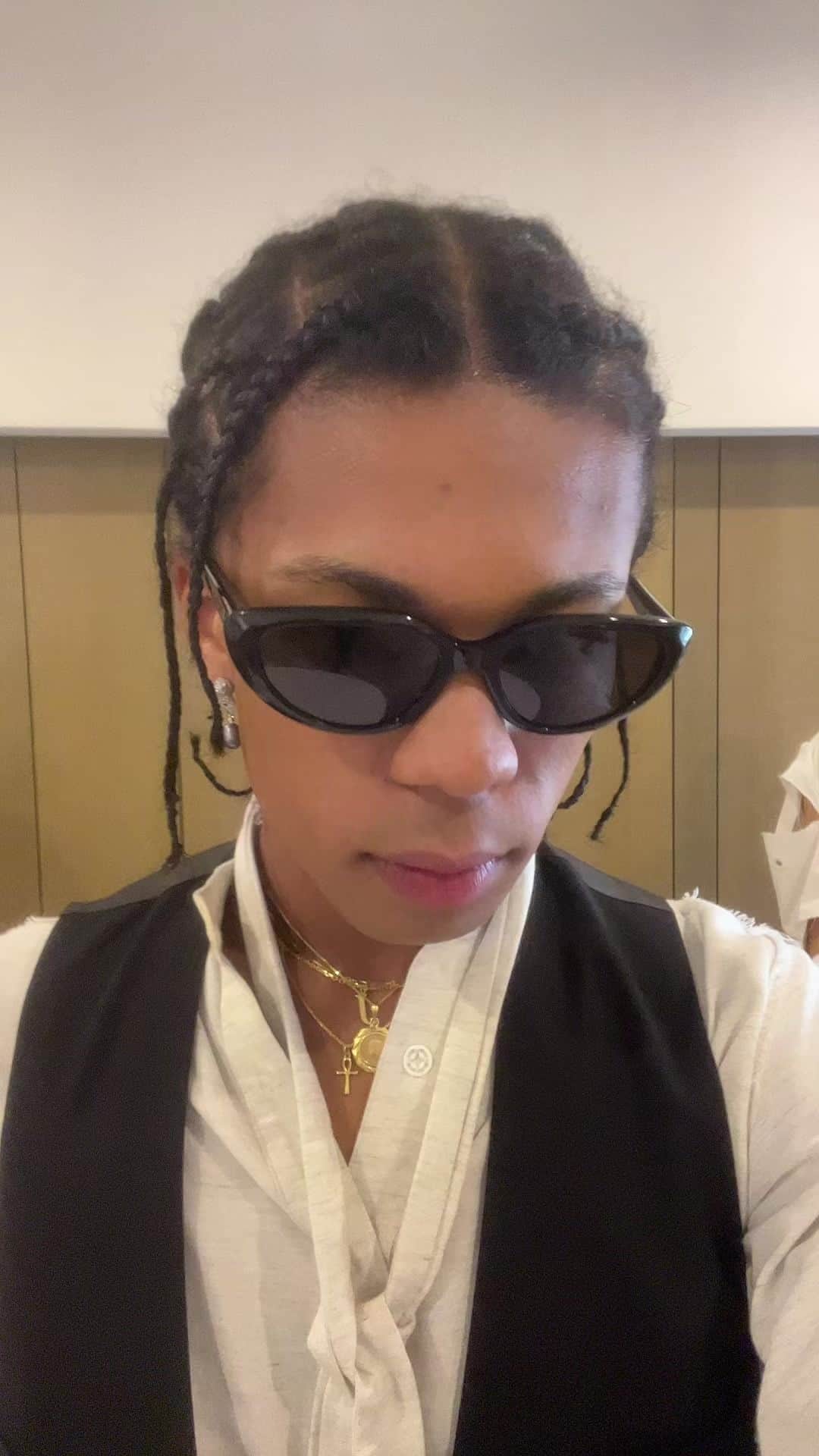 のインスタグラム：「Which group does it better? 🕺 TSURUGI REN RYUSHIN or WEESA RYOGA KOKORO? 🤣 #singapore #PSYCHICFEVER」