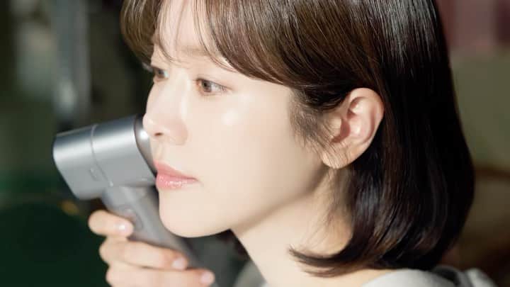 ハン・ジミンのインスタグラム：「. 홈케어의 완성. 뉴즈미 라인소닉🫧🩶  @nuuz_official #뉴즈 #뉴즈미」