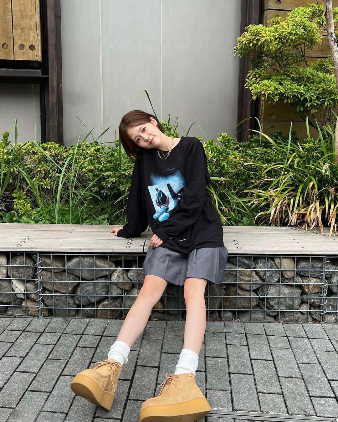 川口葵さんのインスタグラム写真 - (川口葵Instagram)「.  ジョーカーの服かわいくないかい？🃏✨ 合わせた靴もこだわりポイント🫶  #あおいのふく」10月4日 18時11分 - kawaguchiaoi_1126