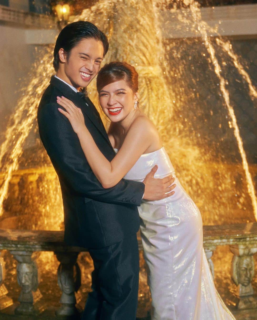 のインスタグラム：「Agape ♡  Thank you, team! Location : @lascasasqc  Styled by @pattyyap (alexa) Smiles by @ilovemydentistph  Gown by @maison_soriano (alexa) Hair by @hairbymarkibarrola  Makeup & grooming by @dinolazaro  Jewelry from @maniladiamondstudio Photography by @niko.gonzales  Nails by @extraordinail  Skin by @belobeauty #ABSCBNBall2023 #ForverGrateful」
