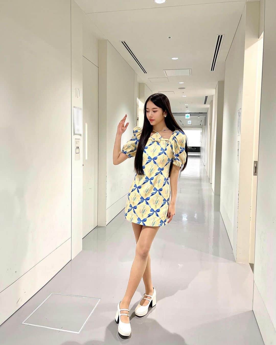 天翔天音のインスタグラム：「‪𓂃 𓈒𓏸  ミニリボンワンピース🌼💛 皆様から好評で嬉しいです‪𓂃𓈒ꨄ  #fashion #05 #code #ワンピース  #夏コーデ#スタジオ #お衣装 #世界仰天ニュース #天翔天音」