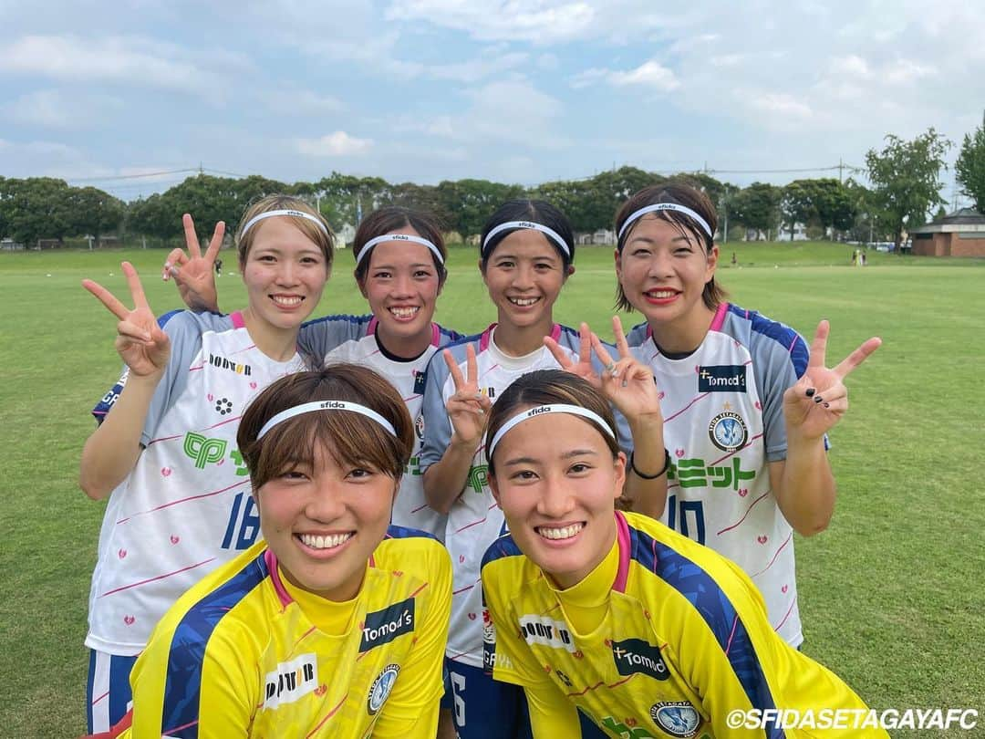 sfidaのインスタグラム：「. @sfidasetagayafc × @sfidasports   sfidaのヘアバンドをお揃いで✨ 爽やかなWHTカラーがとってもお似合いです🤍 #スフィーダ世田谷 の皆さん、ありがとうございます！  ヘアバンドは2本セットでWHT＆BLK・ADLIM＆SAXの2カラー展開。詳しくは画像をタップ☞  #sfida #スフィーダ #sfidasetagayafc #なでしこリーグ #サッカー #女子サッカー #soccer #football」