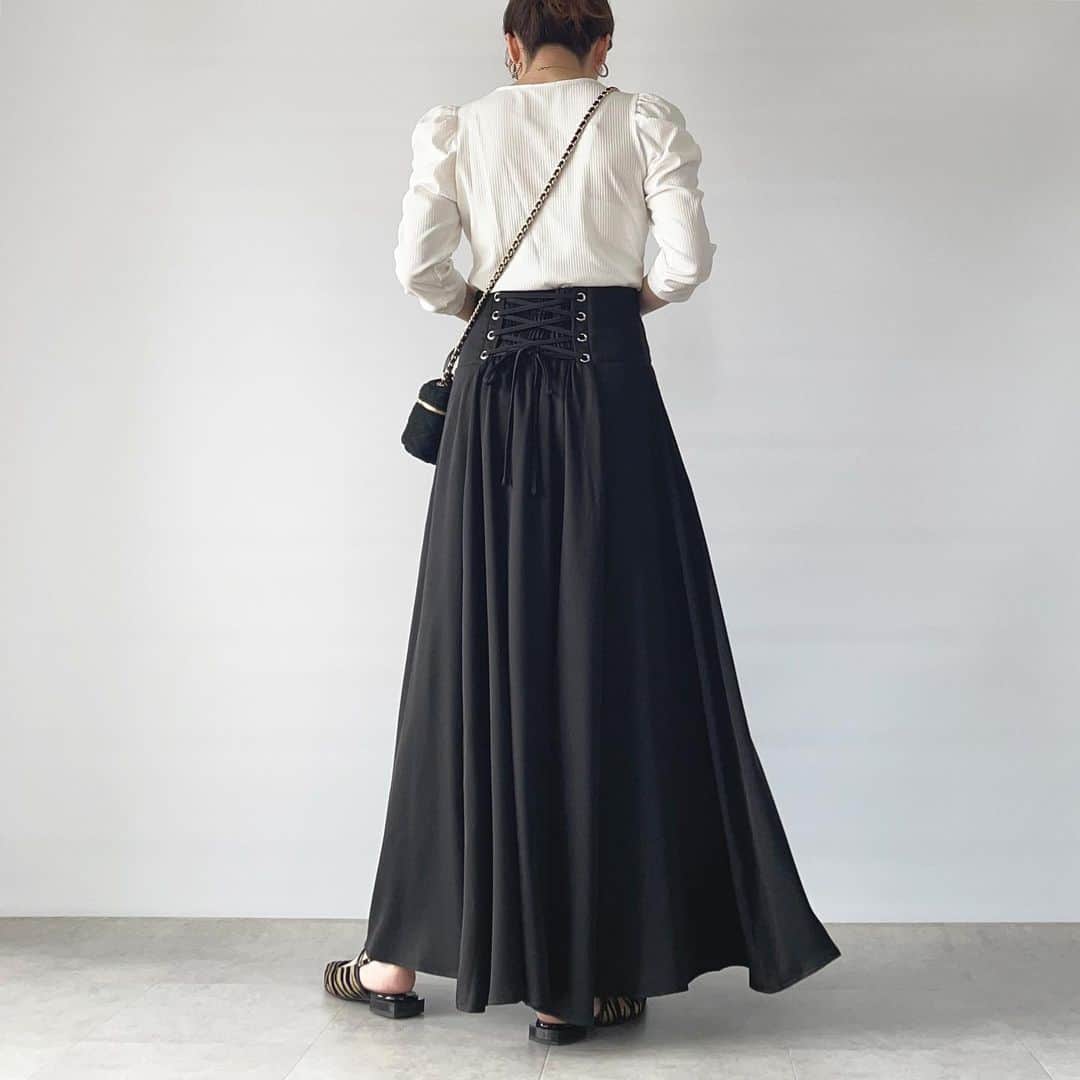 nakkoo555さんのインスタグラム写真 - (nakkoo555Instagram)「ㅤ ㅤ コルセット風のデザインが可愛い #ロングスカート  #ロングスカートコーデ　  ブーツ合わせもぴったりでした！（5枚目） @nostalgia_jp  #レースアップコルセットスカート 綺麗なAラインが出るスカート です💕    blogにコーデ詳細載せてます✍️ @nakkoo555 のトップページから飛べます✈️ ㅤ  ㅤ  skirt... @nostalgia_jp #nostalgiajp#ノスタルジア @nostalgia_zozotown #noszozo  bag... @zakkabox_ #zakkabox tops,boots... @gu_for_all_ @gu_global #gu#ジーユー#GU購入品  ㅤ ㅤ ㅤ   ㅤ ㅤ #30代コーデ #40代コーデ #アラフォーコーデ #シャツコーデ #zozo #zozotown #zozo購入品 #zozotown購入品 #お洒落さんと繋がりたい #お洒落女子 #大人カジュアル #プチプラ #今日のコーデ #着回しコーデ」10月4日 18時04分 - nakkoo555