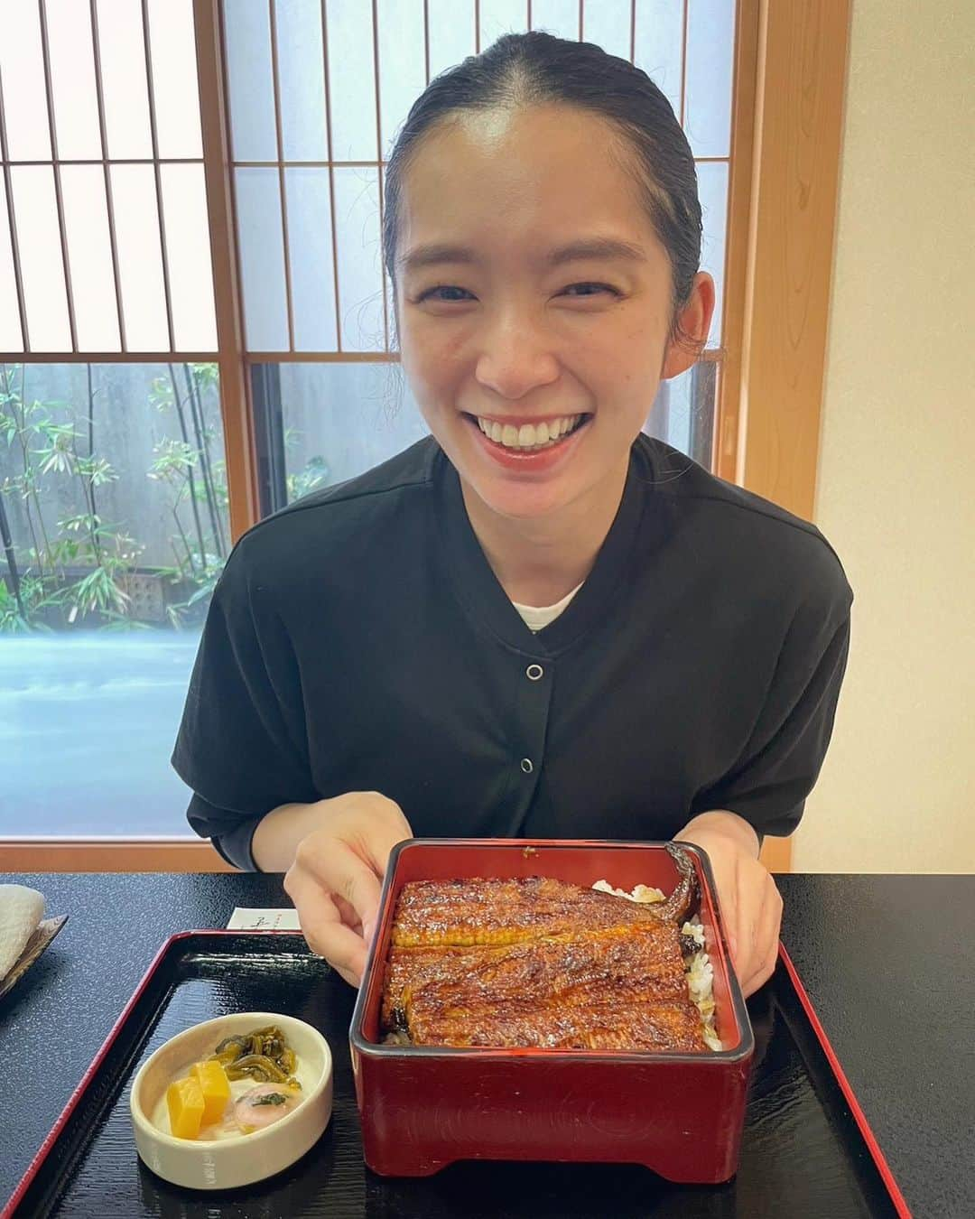 朝香りほのインスタグラム：「今日は美味しい美味しい鰻を 食べに行きました🥰  大津にある『うなぎ料亭　山重』 私は昔から関西の焼きが好きなので タレも美味しいし最高でした〜❤️‍🔥  #滋賀グルメ#鰻」