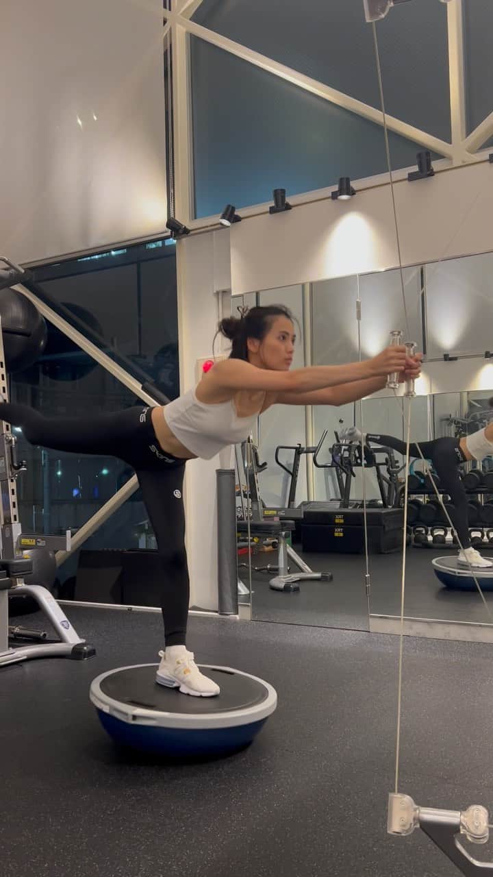 のインスタグラム：「トレーニングはインスタで探して やりたいと思えるものを見つけてコツコツ🔥  楽しくできるものをチョイス！  @hana_matsushima_official さんご参考多め🤲  #トレーニング女子 #トレーニング動画 #体幹トレーニング #トレーニングウェア #トレーニング中  #キネシス #training #trainingday #ヨガインストラクター #ヨガジョ #ヨガライフ #ヨガ女子 #yoga」