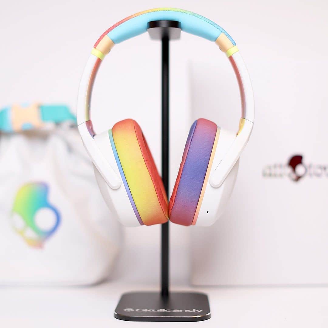 のインスタグラム：「All Love Crusher Evo💀 サブウーファー搭載 振動するヘッドホン お洒落なデザイン🌈  Crusher Bassと同じくらい活気に満ち溢れたデザイン✨」