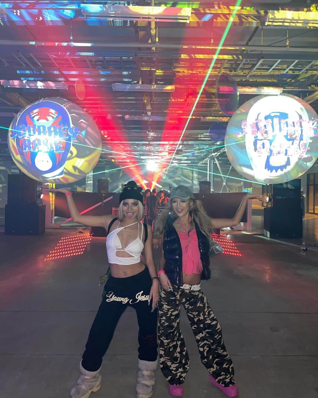 ERIKAさんのインスタグラム写真 - (ERIKAInstagram)「． ． ． ． My favorite time with you guys🐸×2🌎🫶🏽」10月4日 18時17分 - iametann