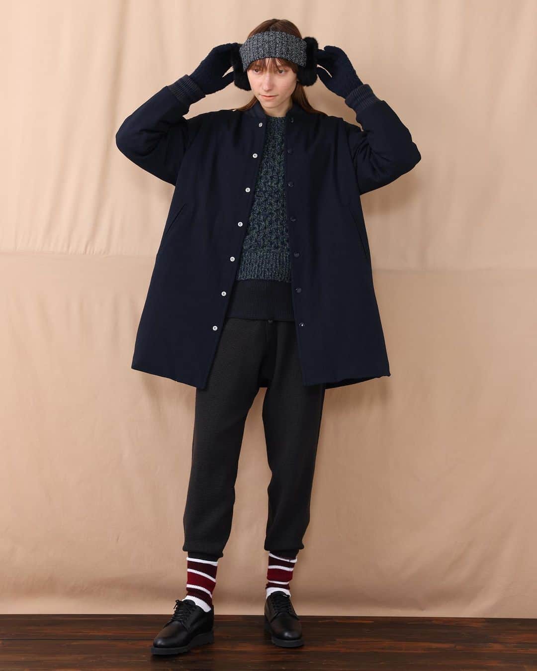 のインスタグラム：「BEAMS BOY 2023 Autumn SEASON STYLE ＿＿＿＿＿＿＿＿＿＿＿＿  COAT:13-19-0059 KNIT:13-15-0081 PANTS:13-24-0157  EARMUFF:13-41-0138  GLOVE:13-46-0034  SOCKS:13-43-0047  SHOES:13-32-0026  information:03-5770-5550 ＿＿＿＿＿＿＿＿＿＿＿＿  ※現在公式オンラインショップで販売中、またはご予約を承っている商品はタグ付けをご覧ください。タグ付けのない商品は、販売・ご予約を開始しましたら、随時タグを追加します。  #beams #beamsboy #ビームス #ビームスボーイ #beamsboyharajuku #beamsboy23aw」
