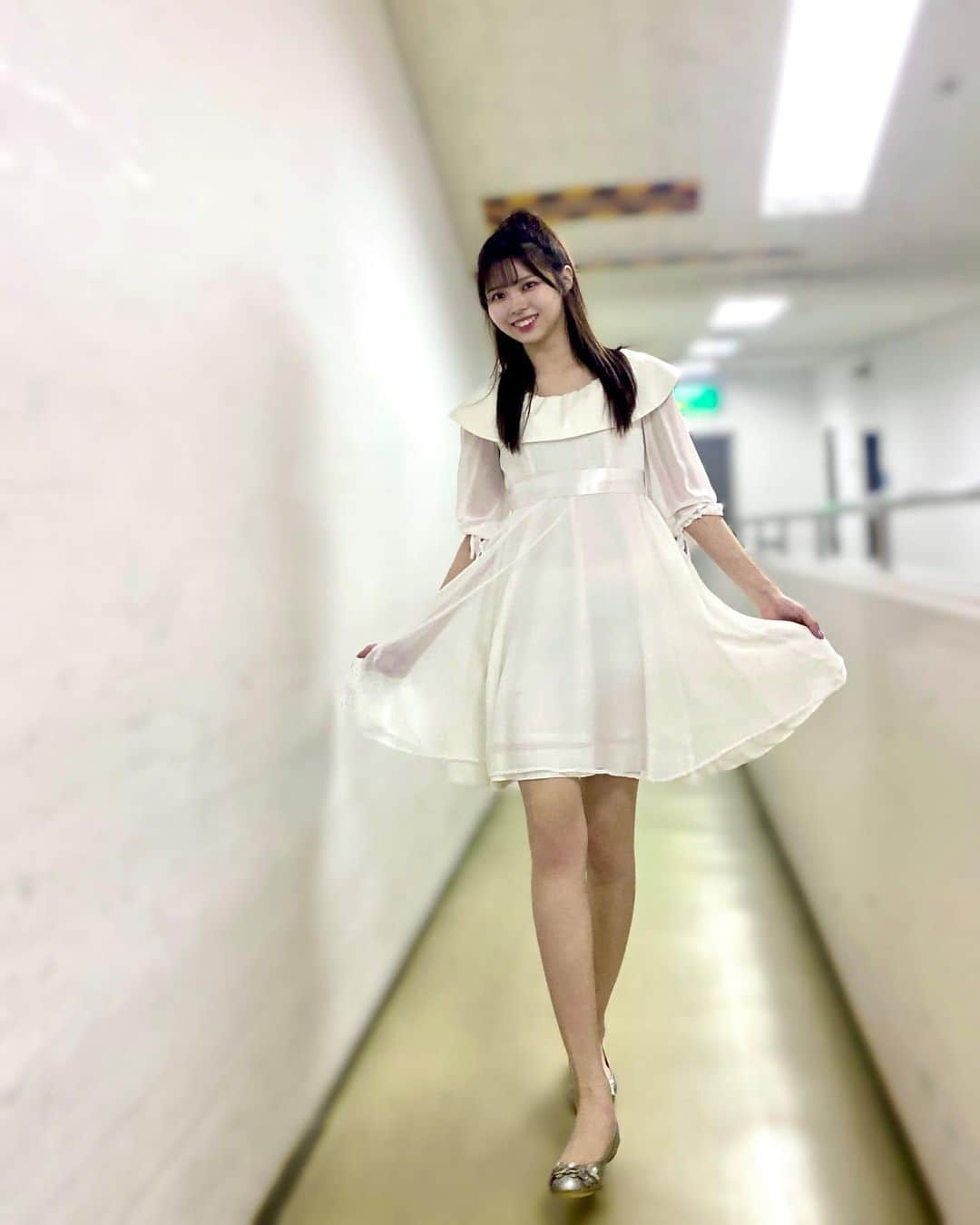 荒野姫楓のインスタグラム：「本日10/4は #天使の日 らしいので 天使っぽい衣装👼🤍  SKE48 リクエストアワー セットリストベスト100 80位「微笑みのポジティブシンキング」  を披露した時に着た衣装です໒꒱  . #名古屋#名古屋アイドル#アイドル#アイドルヘア#ハーフアップ#ハーフアップアレンジ#ストレートヘア#白 #純白#天使#天使の日#真っ白#ワンピース#衣装#アイドル衣装 #高身長女子#骨格ナチュラル#SKE48#idol#Nagoya#asiangirl#asian#Japaneseidol」