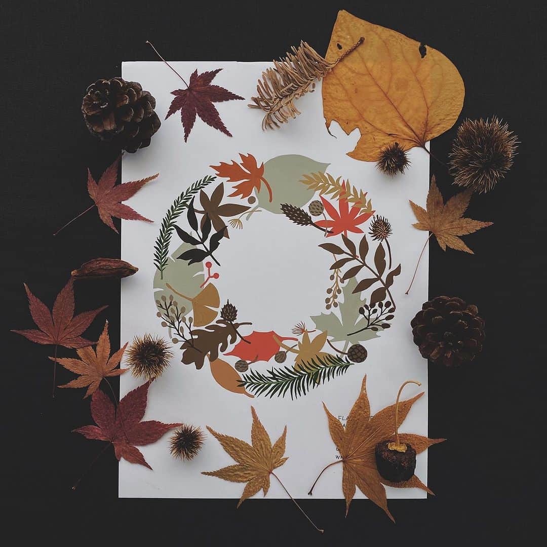 樋口愉美子のインスタグラム：「🍁🍂🪵 Wreath of Autumn Leaves  刺繍用の下絵です。」