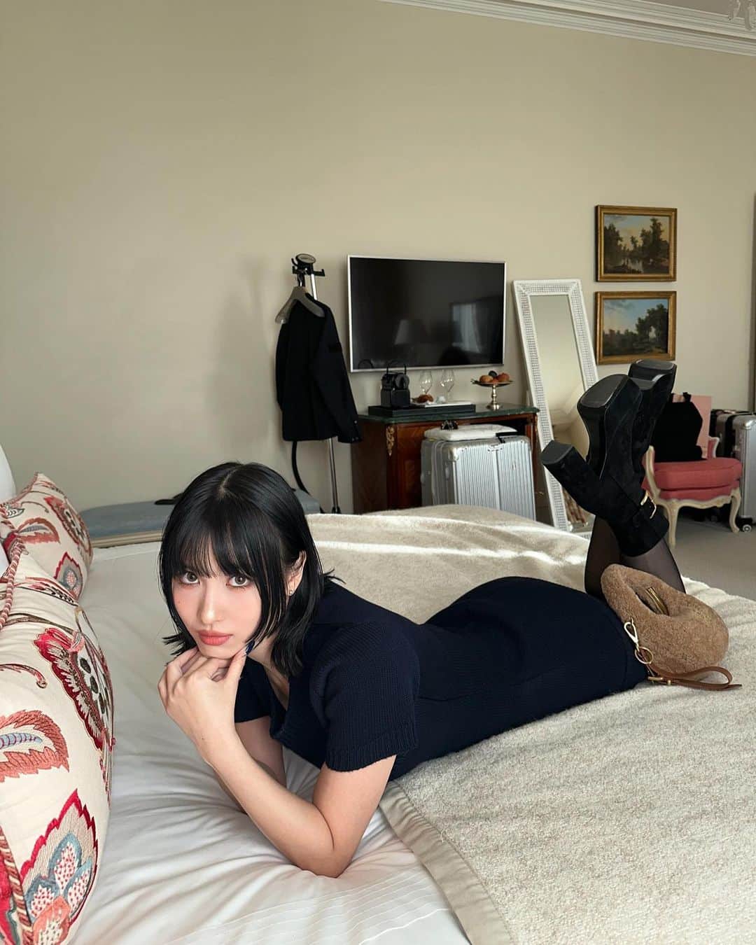 もものインスタグラム：「Paris🩶 #MiuMiu #MiuMiuSS24」