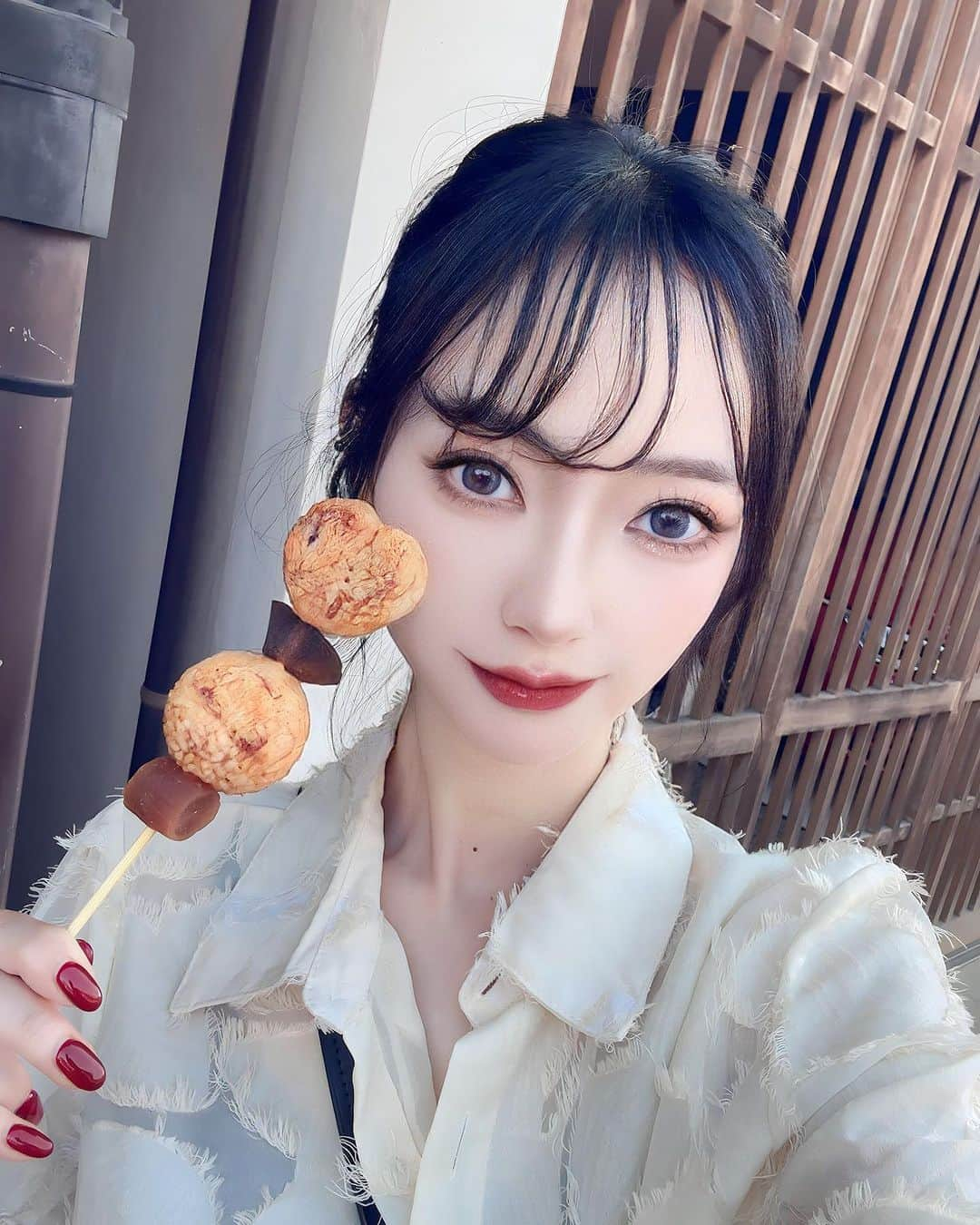 優姫ゆいなさんのインスタグラム写真 - (優姫ゆいなInstagram)「. ずっと行きたかった犬山城下町♡ 食べ歩きしてきたよぉ🍡 偏食の民なので映えるものは食べれないものが多いから茶色多めで。w みたら柴団子は可愛すぎて食べれなくなりそうだったぁぁ🥺 . #犬山城下町#食べ歩き#東京#新宿#六本木#名古屋#犬山#多治見#ファッション#귀엽다#패션#데일#셀스타그램#애니메이션#코스프레」10月4日 18時41分 - yuina_az