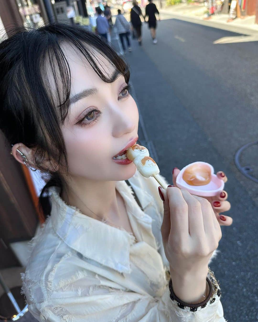 優姫ゆいなさんのインスタグラム写真 - (優姫ゆいなInstagram)「. ずっと行きたかった犬山城下町♡ 食べ歩きしてきたよぉ🍡 偏食の民なので映えるものは食べれないものが多いから茶色多めで。w みたら柴団子は可愛すぎて食べれなくなりそうだったぁぁ🥺 . #犬山城下町#食べ歩き#東京#新宿#六本木#名古屋#犬山#多治見#ファッション#귀엽다#패션#데일#셀스타그램#애니메이션#코스프레」10月4日 18時41分 - yuina_az