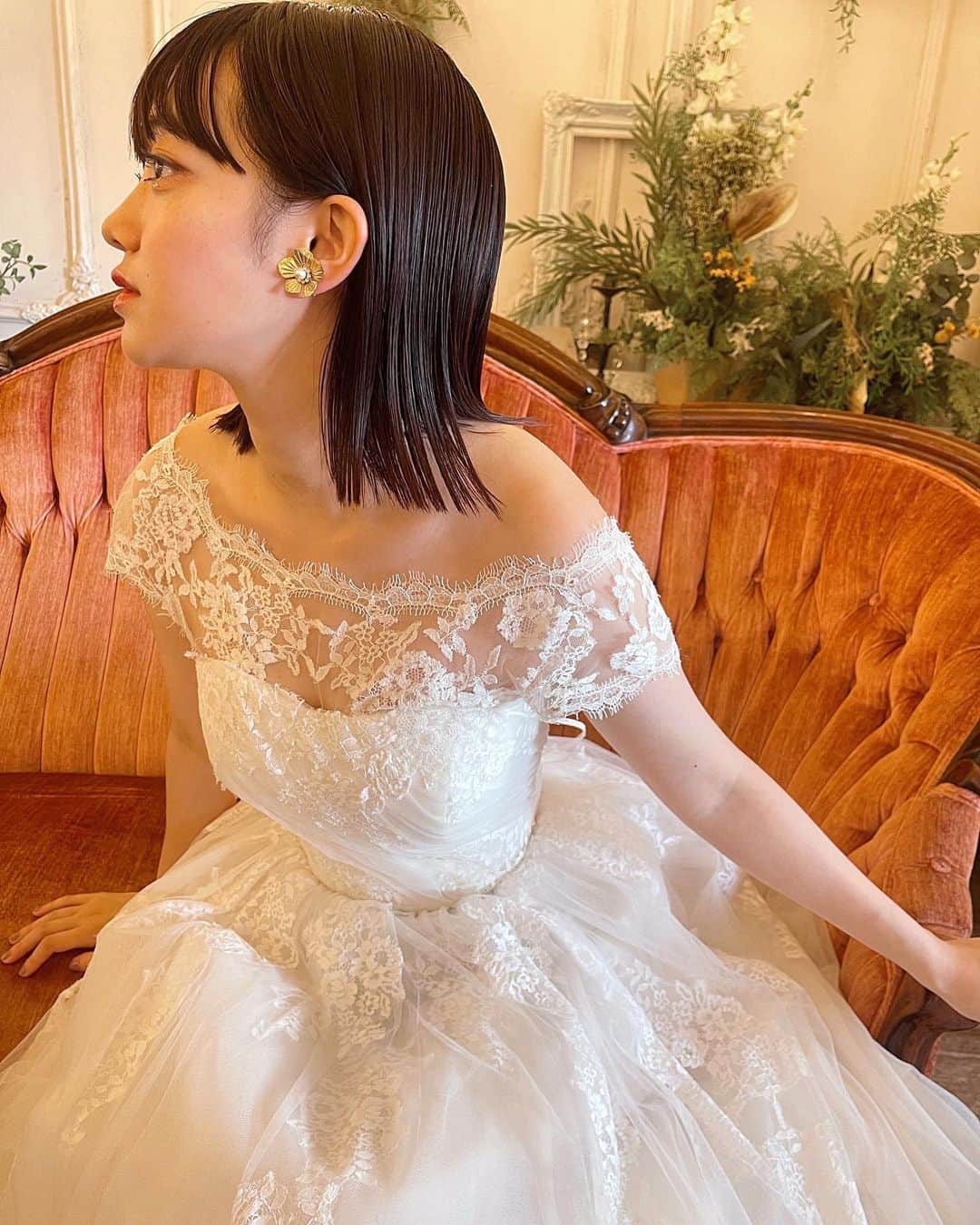 sakincho1028のインスタグラム：「🕊🤍 とっても可愛いウェディング撮影だったな。 2024年度のウェディングのお問合せが増えてきて嬉しいです👼♡  #sakinchohair  #hairarrange#hair#arrange#hairset#ヘアアレンジ#アレンジ#ヘアセット#豊橋#美容室#豊橋美容室#結婚式#ブライダル#ヘアメイク#メイク#花嫁#前撮り#フォトウェディング#撮影#ブライダルフォト#出張ヘアメイク#ブライダルヘア#ウェディングヘア#花嫁ヘア」