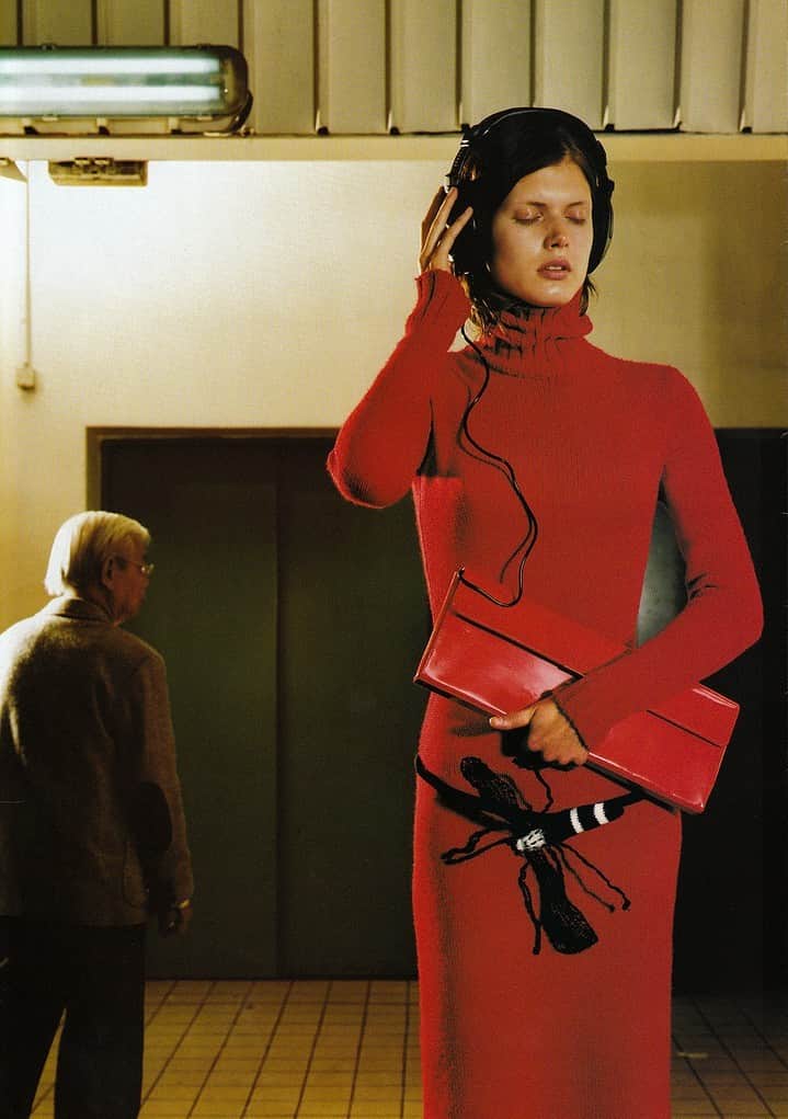 シー ニューヨークのインスタグラム：「Malgosia Bela ph. Taryn Simon Vogue Paris Nov 1999」