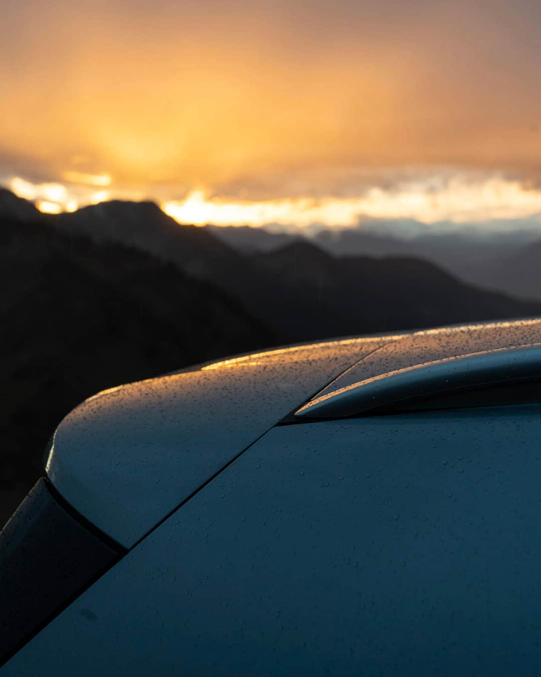 メルセデス・ベンツさんのインスタグラム写真 - (メルセデス・ベンツInstagram)「No mountain too high: On a road trip through Austria with the GLC.   📷 @marvinzilm_hp    #MercedesBenz #GLC」10月4日 19時00分 - mercedesbenz