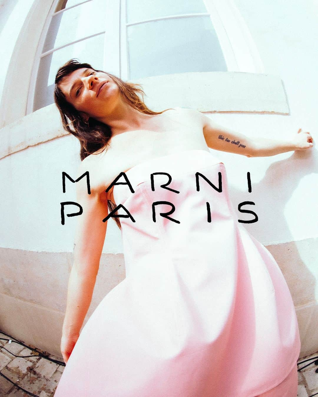 マルニさんのインスタグラム写真 - (マルニInstagram)「AND THAT’S HOW I FOUND YOU, PARIS. OR HOW YOU FOUND ME.  MARNI SPRING/SUMMER 2024 Vol.2 Paris, Sept 27th, 2023  #MARNIPARIS #MARNISS24VOL2  CREATIVE DIRECTOR: FRANCESCO RISSO @ASLICEOFBAMBI ART DIRECTOR: BABAK RADBOY @BABAKRADBOY BRAND ART DIRECTOR: SERGIO CATTIVELLI @CATTIVELLI_STUDIO MUSICAL DIRECTOR: DEV HYNES @DEVHYNES ORCHESTRA: CAT PROD ORCHESTRA  STYLING: CARLOS NAZARIO @MR_CARLOS_NAZARIO CHOREOGRAPHY BY: SHARLEEN CHIDIAC @SHARLEENCHIDIAC CASTING DIRECTOR: MIDLAND AGENCY @MIDLANDAGENCY HAIR STYLIST: PAUL HANLON @PAULHANLONHAIR MANICURIST: DAWN STERLING @NAILGLAM MAKEUP ARTIST: YADIM @YAD1M PRODUCTION: KENNEDY LONDON @KENNEDYLDN LIGHT DESIGNER: MARCELLO LUMACA @LUMACAMARCELLO PRODUCER, DIRECTOR, CINEMATOGRAPHER: PERIMETRON @PERIMETRON PHOTOGRAPHER: @SAINT_AMBROISE」10月4日 19時00分 - marni