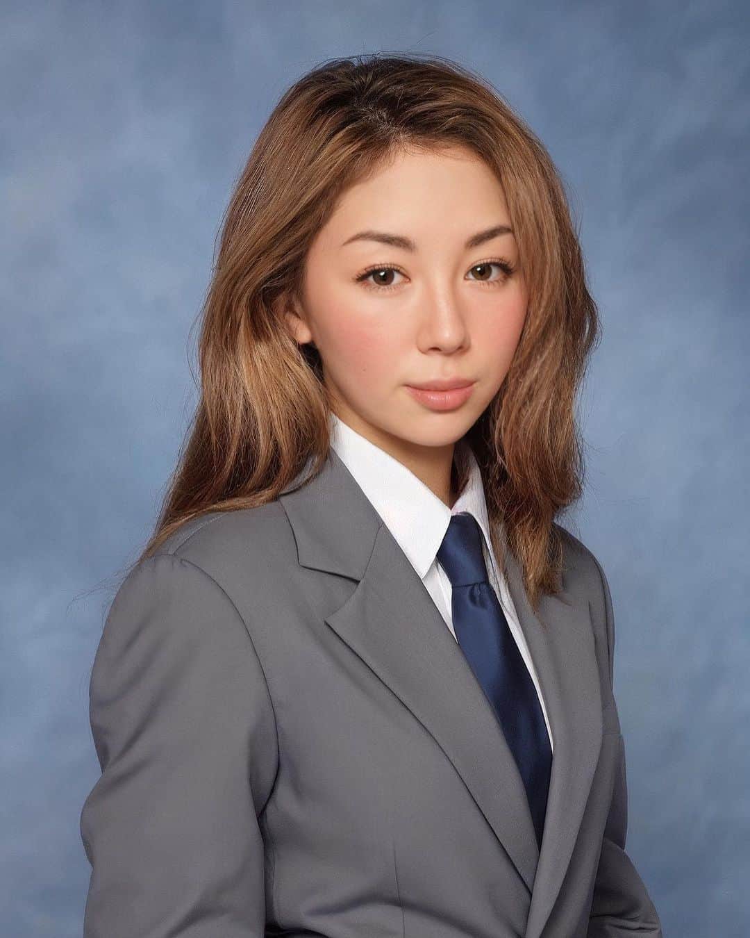 詩音さんのインスタグラム写真 - (詩音Instagram)「Fact: Mommy joined the AI yearbook trend right before her daughter's actual yearbook photo shoot. Btw who are you??😂💜 #yearbook #aiyearbook」10月4日 19時00分 - shion_baysidediva