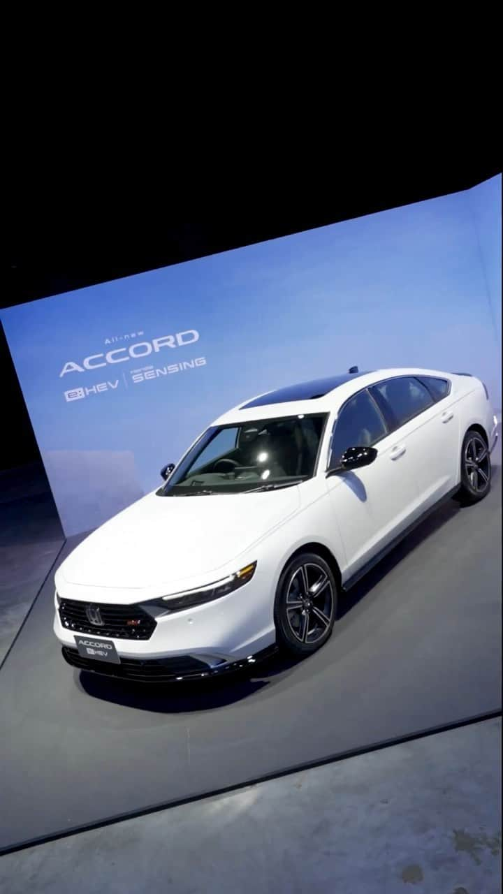 EnjoyHondaThailandのインスタグラム：「พบกับ All-new Honda Accord e:HEV ยนตกรรมสปอร์ตพรีเมียมซีดาน ที่พร้อมพาคุณสู่อีกขั้นของคุณค่าใหม่ มอบประสบการณ์ที่สมบูรณ์แบบในทุกการเดินทาง  เตรียมรับชม Live การเปิดตัวอย่างเป็นทางการพร้อมกันได้ที่ Facebook & YouTube “Honda Thailand” 📆 วันที่ 17 ตุลาคม 2566 📍 เวลา 13:30 น. เป็นต้นไป  พิเศษ! ลงทะเบียนจองสิทธิ์เป็นเจ้าของก่อนใคร รับฟรี! บัตรเติมน้ำมัน มูลค่า 10,000 บาท*� เมื่อจองสิทธิ์ตั้งแต่ 1 ต.ค. 66 - 16 ต.ค. 66 พร้อมจองและรับรถ ตั้งแต่ 17 ต.ค. 66 - 31 ธ.ค. 66  ลงทะเบียนจองสิทธิ์ คลิกที่ Bio เลย!  #HondaThailand #AllnewHondaAccordeHEV #eHEV #HondaSENSING」