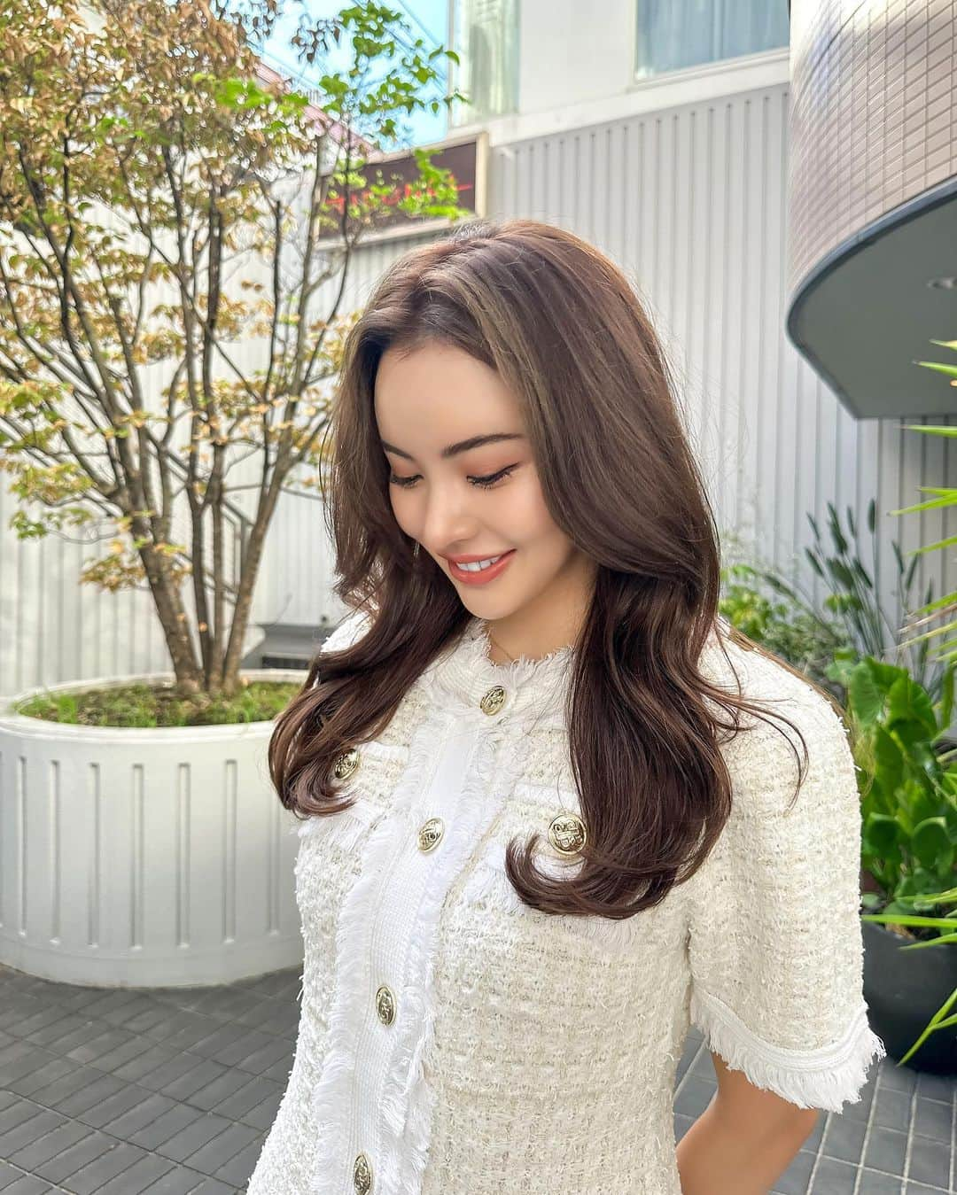 カレンさんのインスタグラム写真 - (カレンInstagram)「ヘアメンテ💇🏻‍♀️ 秋色にしてもらって お気に入り〜🤎  セットアップは @royalparty_official 🪽 女度が上がるお洋服いっぱいで好きなブランド💕  #ootd #outfit  #hairstyle #美容室」10月4日 19時06分 - cjd_karen