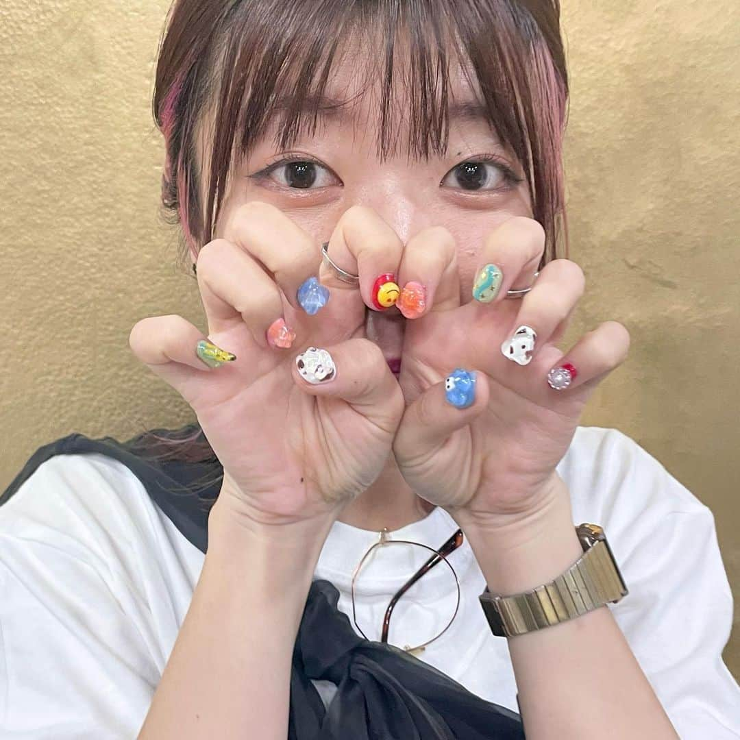 ぱいぱいでか美さんのインスタグラム写真 - (ぱいぱいでか美Instagram)「爪爪爪爪爪瓜爪瓜爪 . 瓜って2回書いてあるの気づいた？  ネイル変えてきました〜 秋っぽさ入れつついつも通り派手な感じとかオモチャぽさ足したくて Lovlの去年のマンスリーデザインをベースに パーツ自由に選ばせてもらいました🐾👀⭐️😍🕴️🌼  前つけた星に目ん玉あるパーツ！ 大好きな小関舞さんも最近つけてたから私もまたつけた🫶🏻笑 ダルメシアン柄に肉球とか右手小指の人間とか オレンジの上にオレンジのお花とかお気に入りです🤝🏻 Lovlさんいつもありがとすぎー！ 担当はAYUさんでした！ @lovl__nail @ayu.lovlnail  . #lovlnail #lovl #nail #秋ネイル #でか美ちゃん」10月4日 19時23分 - paipaidekami