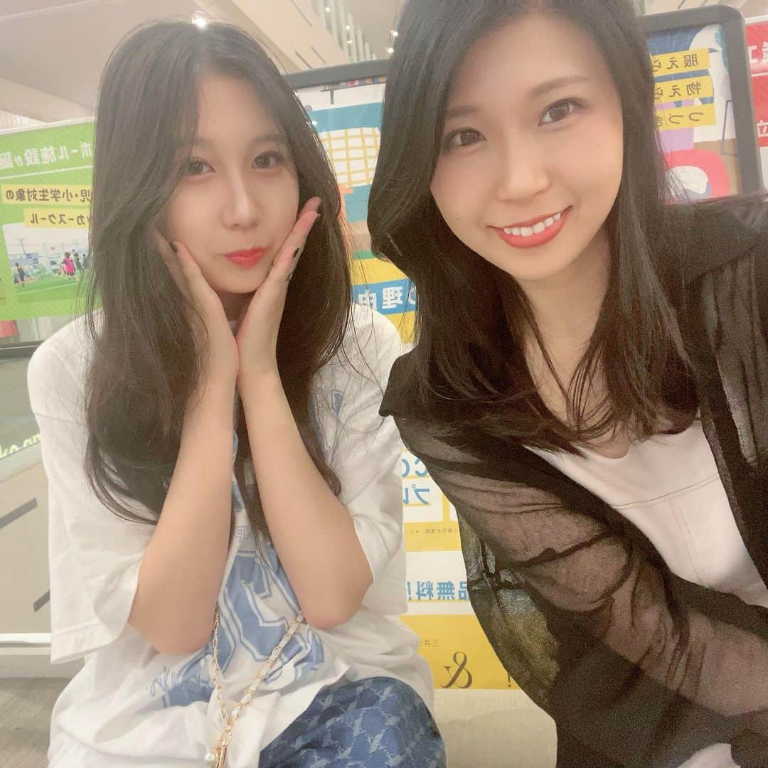 ゆわももチャンネルのインスタグラム：「いつか忘れちゃったけどゆわの歌の衣装買いに行った日だー！  #親子 #ゆわももチャンネル」