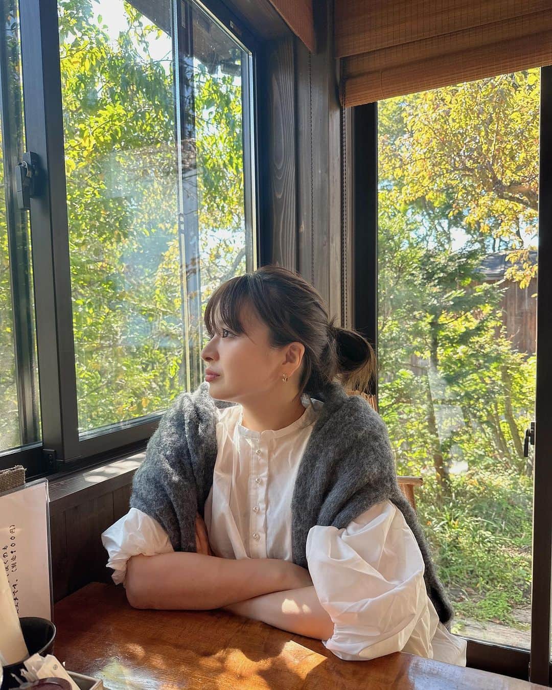 のインスタグラム：「検診日。 赤子はどんどん大きくなって 自分の身体も変わって 最近は今まで以上に色んなことを考える。  付き添ってくれた裕太郎くんは エコーをみて自分に 似ていると感じたそうです😶♡」