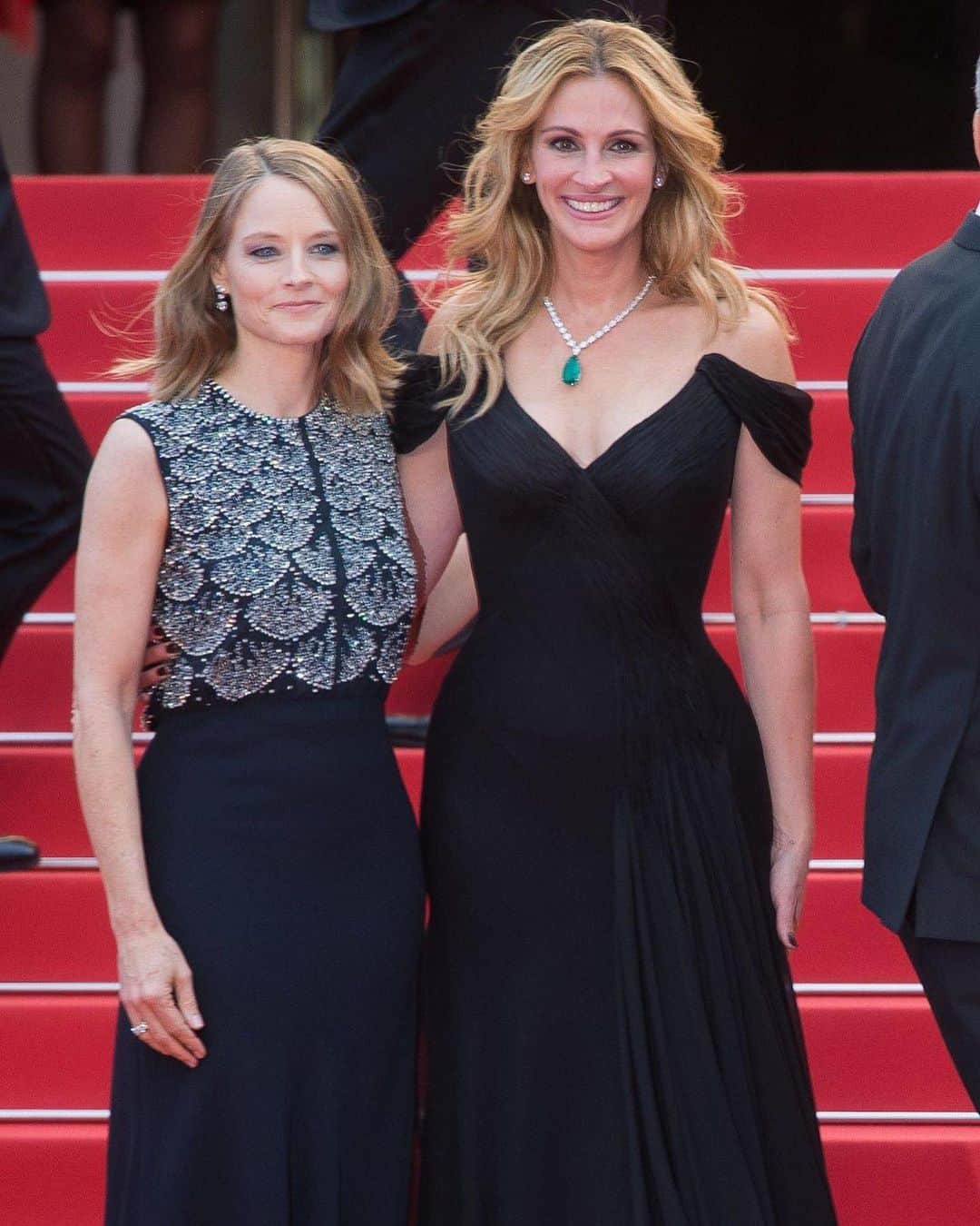 ジュリア・ロバーツ（ファンアカウント）さんのインスタグラム写真 - (ジュリア・ロバーツ（ファンアカウント）Instagram)「#JodieFoster and #JuliaRoberts attend a screening of #MoneyMonster at the annual 69th Cannes Film Festival (2016)」10月4日 19時27分 - juliaroberrts