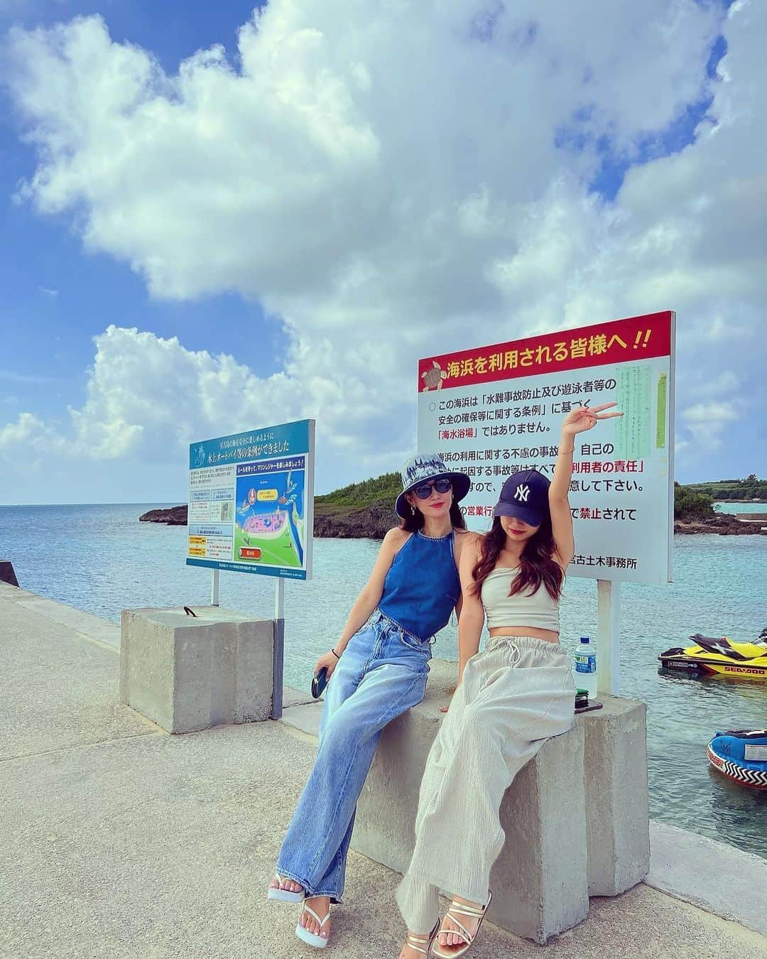 杉田恵李奈さんのインスタグラム写真 - (杉田恵李奈Instagram)「渡口の浜でアクティビティ🚤 台風の影響で旅行中の天気が少し不安だったけど、 毎日晴れて沢山遊べました🌞 ※4、5枚目は引っ張られてる動画🎥 楽しすぎるし綺麗な海だと落とされても嫌じゃない(*´∇｀*) 合計30分以上振り回されてた疑惑。 お兄さん、絶対に後半カーブ多めに走ってたし🤦‍♀️笑笑 落ちる瞬間に紫音が、 『あっ、さーせん😅』って言いながら転がって来て 耐えきれず2人でヌルッと水落🤣🤣🤣 自分たちの水落動画を見て、お腹が痛くなる程笑った👙 ※芸人さんが落ちたがる理由に納得。 . . #沖縄#宮古島#伊良部島 #okinawa#miyakojima#irabujima #渡口の浜#toguchibeach  #水落#旅行恒例水落オープン#時速40キロ #久々の水落により2人して爆笑からの嗚咽」10月4日 19時28分 - erina_roppongi