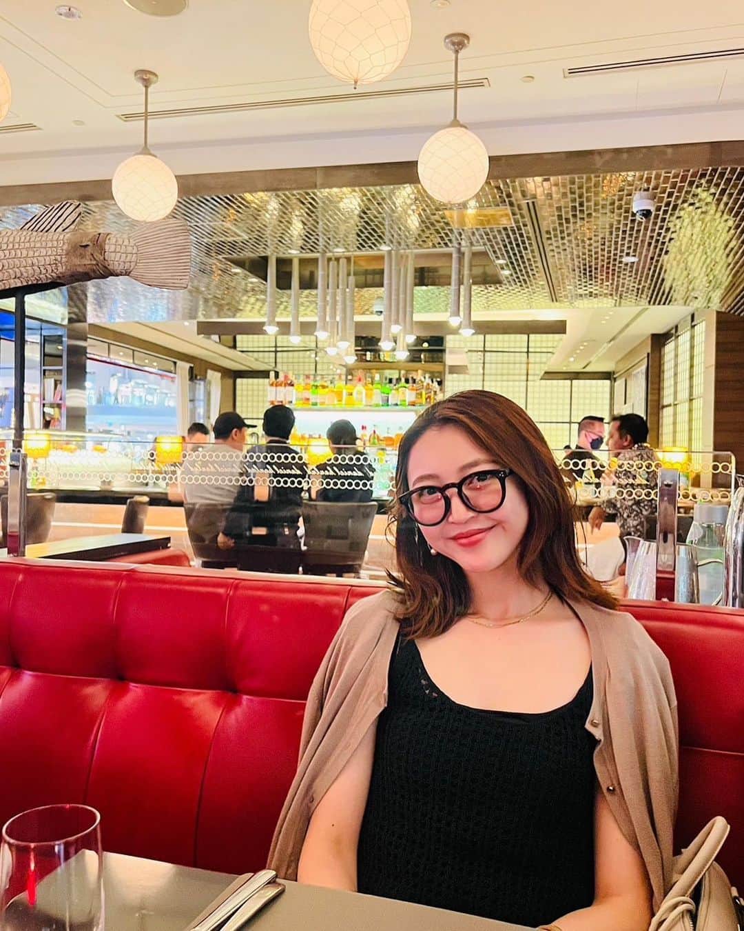 柳田菜月さんのインスタグラム写真 - (柳田菜月Instagram)「シンガポール初日ディナー🇸🇬🍽 . 📍 DB BISTRO & OYSTER BAR BY DANIEL BOULUD . シュリンプカクテルがとにかく、大きくてプリプリで美味しかった🥹💓 忘れられない美味しさ♡ . #シンガポール旅行 #シンガポールグルメ #旅行 #ご飯の記録  #ディナー #マリーナベイサンズ  #singapore #singaporetrip  #restaurant」10月4日 19時35分 - natsuki.3190