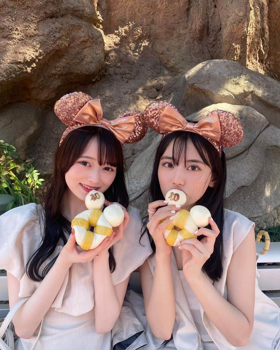 高比良由菜のインスタグラム：「・ るきゆなDisney🐭💞✨ 夏にディズニーシー行ってきました🪸♡♡  コーデはみんなで白で合わせた🤍 (お姉ちゃん達)  ほんとに楽しかったな〜〜 また行きたい🥺💫  #高比良由菜#関谷瑠紀#るきゆな#sjk#06#ディズニー#ディズニーシー#ディズニーコーデ」