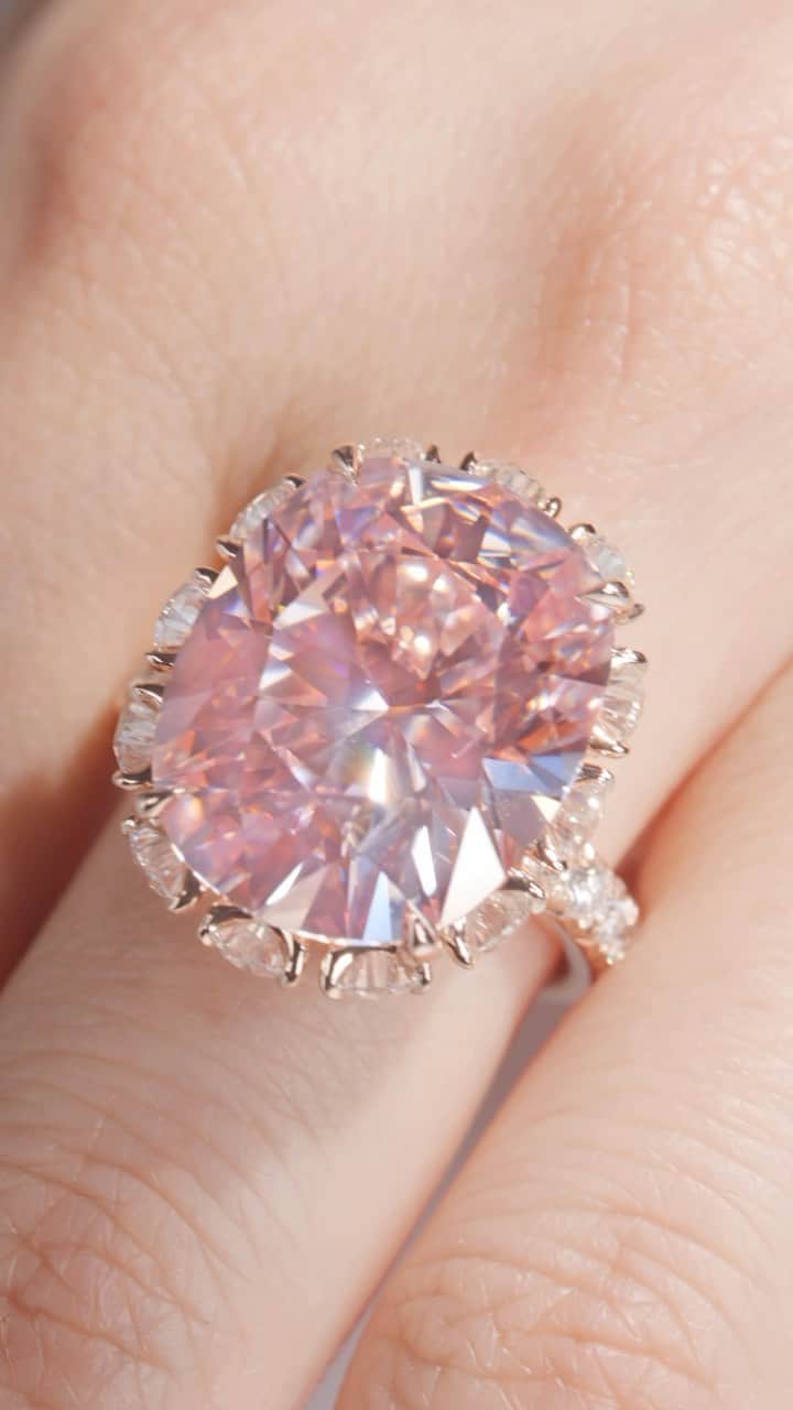 クリスティーズのインスタグラム：「💎 THE PINK SUPREME 💎⁣ ⁣ Christie’s Hong Kong proudly presents The Pink Supreme, the largest fancy intense pink internally flawless diamond to ever appear at auction.⁣ ⁣ The Pink Supreme is a phenomenal 15.48 carat Fancy Intense Pink Internally Flawless Type IIa Diamond Ring. A true rarity, The Pink Supreme’s sensational ‘Fancy Intense’ pink hue is a distinction only a fraction of pink diamonds achieve from the Gemological Institute of America (GIA), and its Type IIa classification represents less than a mere 2% of all gem diamonds.⁣ ⁣ Impressive in size, graded Internally Flawless and cut and design with expert craftsmanship, this is a pink diamond of unparalleled beauty and a true optical masterpiece.⁣ ⁣ Estimate HKD 70,000,000 – 100,000,000 / USD 9,000,000 – 12,000,000⁣ ⁣ 📍 Preview:⁣ 4 – 7 October⁣ 22/F, Alexandra House, Central, Hong Kong⁣ ⁣ 📆 Live Auction:⁣ 27 November, Hong Kong Convention & Exhibition Centre⁣ Magnificent Jewels⁣ ⁣ #christies #hongkong #diamond #pinkdiamond #auction #christiesjewels #jewelry #luxury」