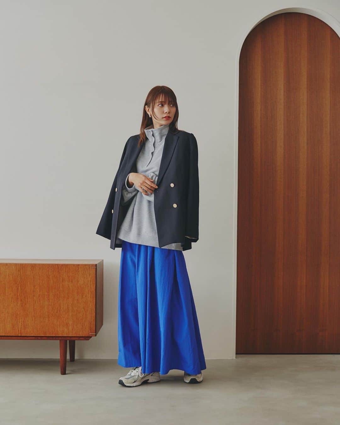 N.さんのインスタグラム写真 - (N.Instagram)「今人気の羽織りアイテム✨  肌寒くなってきた今、N.では ジャケットやニットカーデなどバリエーション豊富にご用意しています✨  気になるアイテムは🏷をチェック☑︎  どのスタイルがお好きですかー？♡  川津明日香さんAUTUMN NEW STANDARD 📖  気になるアイテムはタグをチェック☑︎  ------------------ #川津明日香 さん #エヌナチュラルビューティーベーシック #ジャケット#ジャケットコーデ#ニットカーデ#ワンピース#レイヤード#ツイードジレ#グレーパンツ#ジャケット #秋羽織り#ニット #ブラウス#新作入荷#通勤アイテム #新作アイテム#デニムコーデ#ニットカーデ#秋コーデ #nnaturalbeautybasic」10月4日 19時41分 - n._official