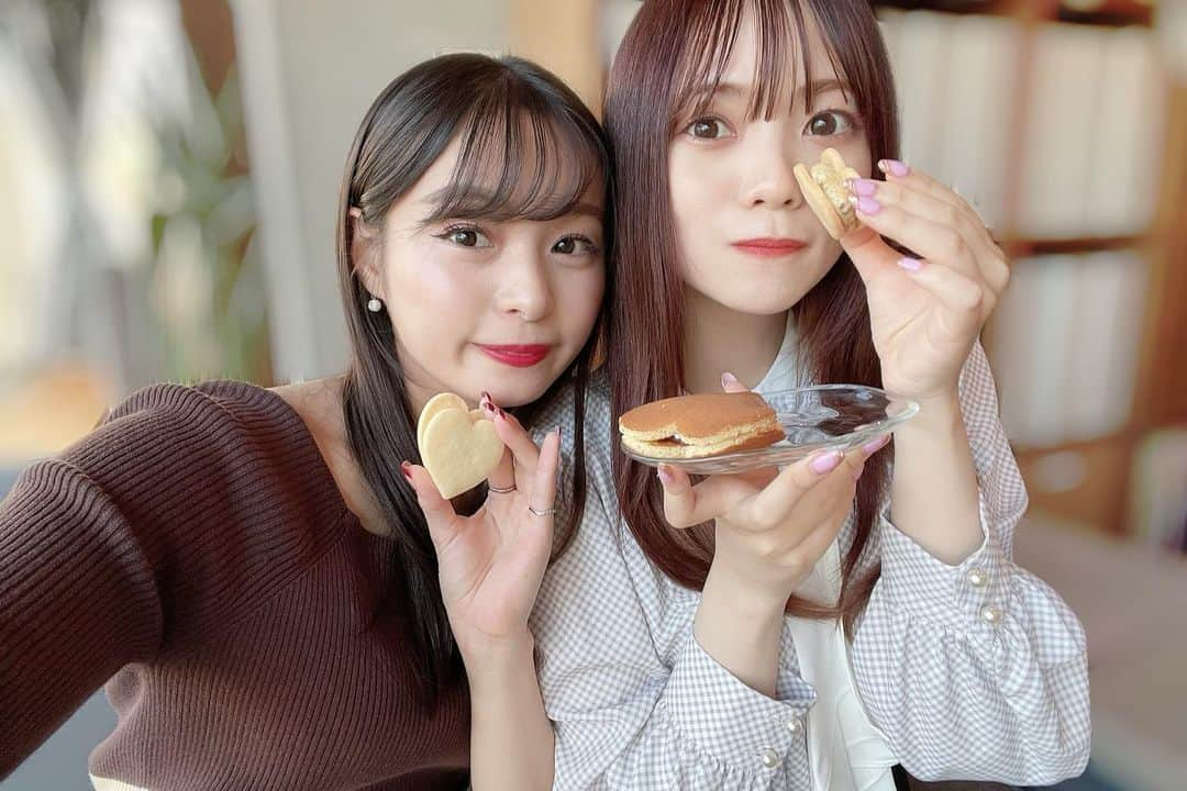 宮田愛萌さんのインスタグラム写真 - (宮田愛萌Instagram)「愛萌です。 * sweetwebさんにて、インタビューしていただきました。 バターの女王のアンバサダーをきっかけに中高時代のことや、お仕事に関してなど、たくさんお話ししました。 実はこのライターMというのが私の中学からの友人でして、ずっと「いつか一緒に仕事しようねー」と言っていたので夢が叶ってよかったです！ 撮影の時も、バターの女王のお菓子と紅茶を食べながらでして、完全に普段の女子会でした。 * 写真も友人と一緒に選んだのですが、どれも素敵で、記事内で載せきれなかったのでこちらで載せますね〜！ふふ。 * https://sweetweb.jp/archives/80041  photo : Andyさん( @_andys_pics_ )」10月4日 19時42分 - manamomiyata_official