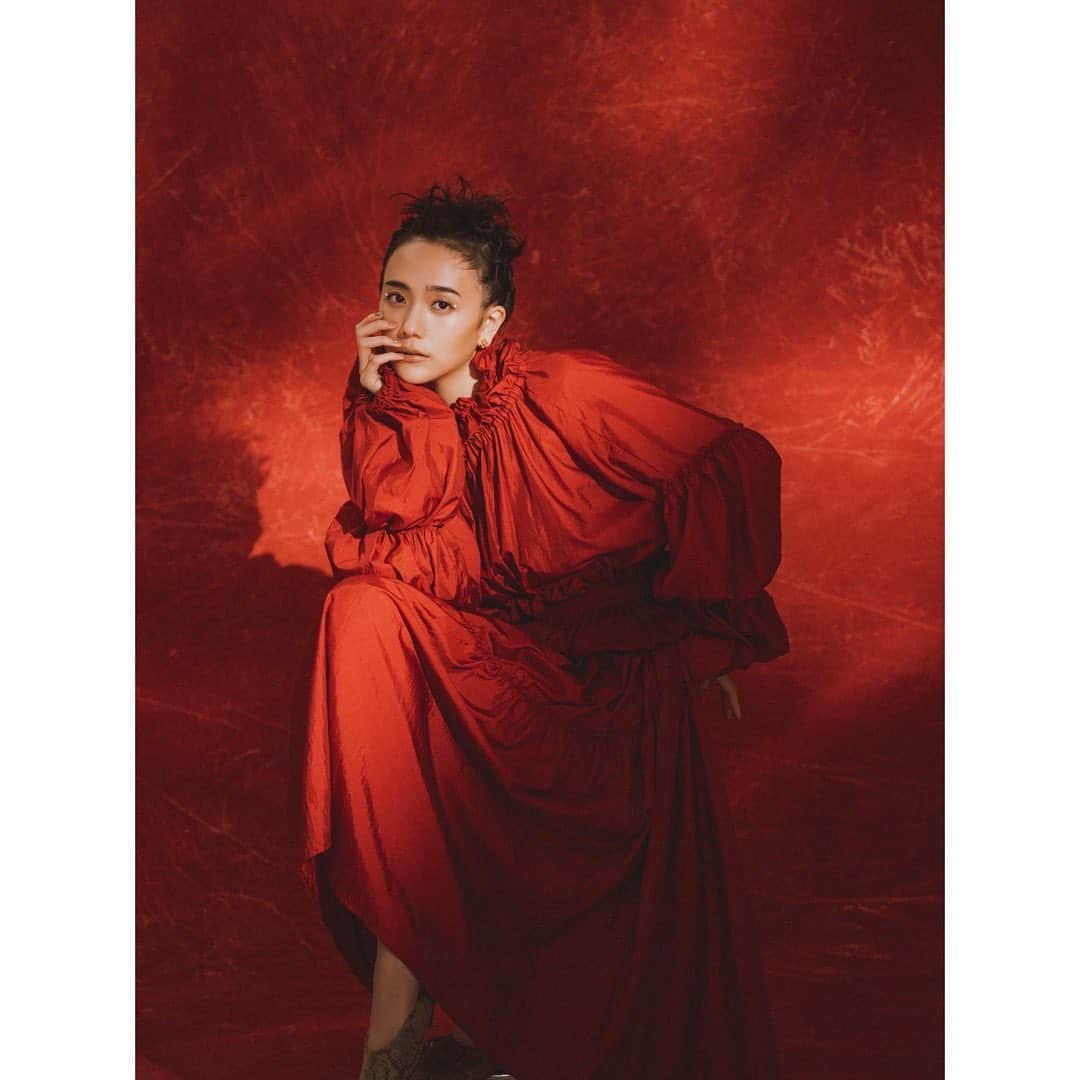 松井愛莉のインスタグラム：「❤️❤️❤️  📷 @kazuo_onodera  💄 @tadatomo0505  👗 @miyukitoma20」