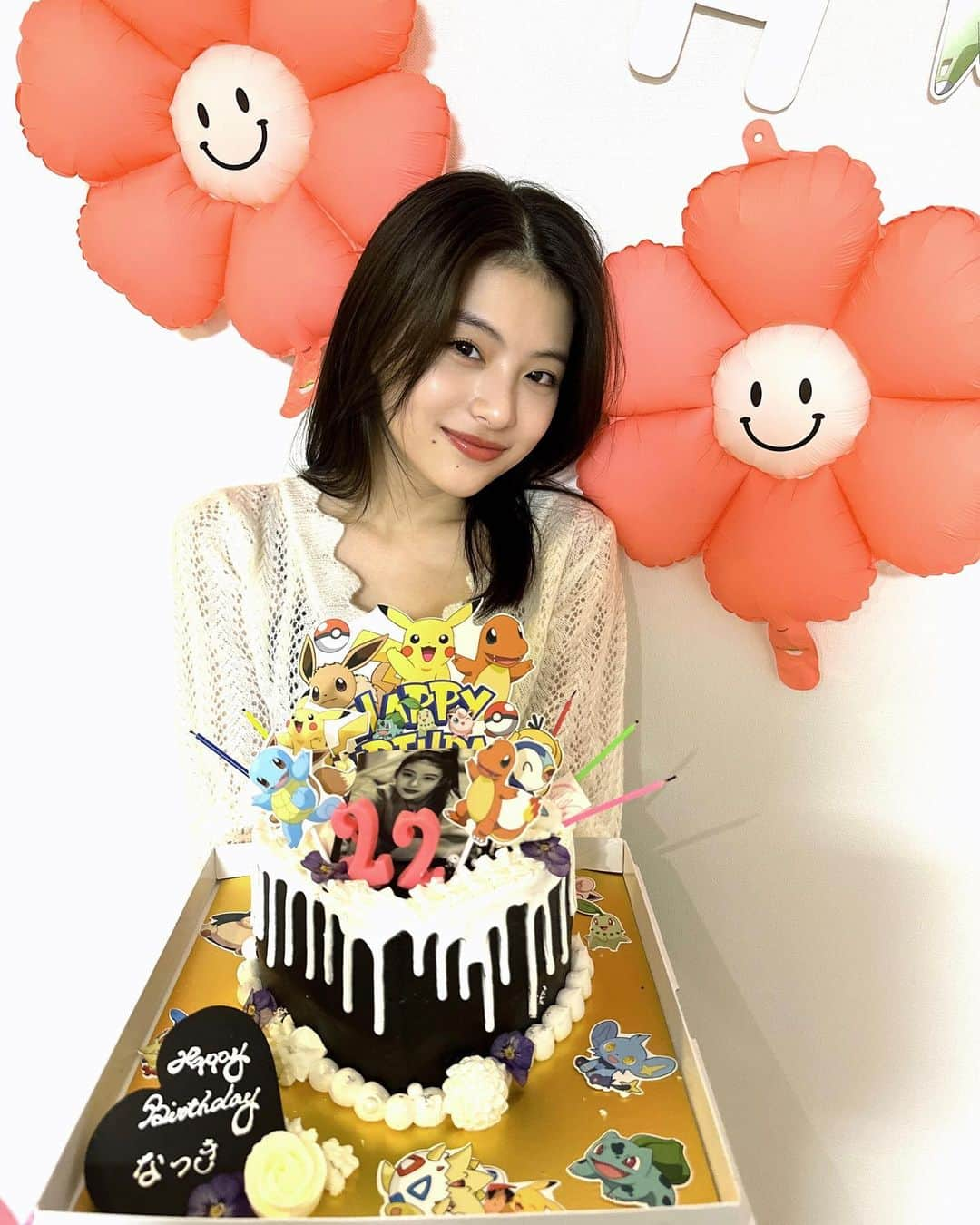 出口夏希さんのインスタグラム写真 - (出口夏希Instagram)「22！  たくさんのお祝いありがとうございます🩵 22もよろしくおねがいします！」10月4日 19時46分 - natsuki__deguchi__official