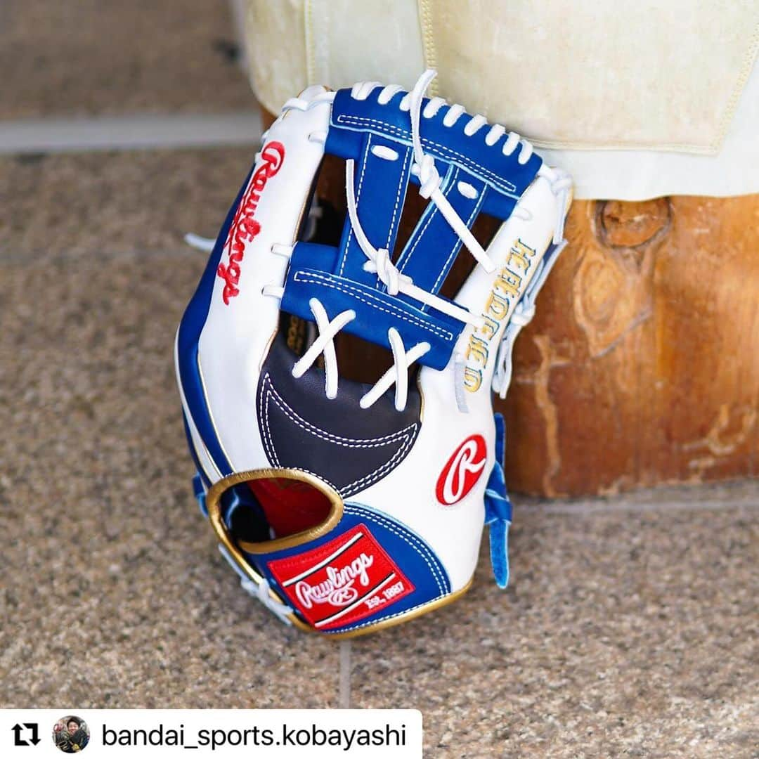 Rawlings Japanのインスタグラム：「#Repost @bandai_sports.kobayashi with @use.repost ・・・ デカ内野手用はこれだー！ @rawlings_japan_llc   どうも！ バンスポ小林です！  本日ご紹介するグラブは ローリングスNP7型！  でかい内野手用お探しの方に オススメです。 なんなら外野手用にしか みえませんが内野手用なんです！  サイズも12.25インチと かなり大きめの内野手用に なります！  オリックスの宗選手が 今シーズンこちらを使用して いるとの事です👍  そしてお客様の 配色センスも抜群で おしゃれで目立つグラブに なりました！  ローリングス きてます。  ブルー感。  @rawlingssg  @rawlings_japan_llc  #ローリングス #ローリングスジャパン  #宗佑磨  #内野手用 #外野手用 #でかい  #青 #バンダイスポーツ #バンスポ #バンスポチャンネル  #会津 #会津若松 #型付け #小林魂の型付け @rawlings_japan_llc」