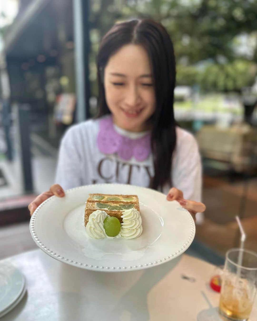 犬山紙子さんのインスタグラム写真 - (犬山紙子Instagram)「キハチのパイのファンなので先日シャインマスカットのパイを食べに行きました。 これで太っても悔いのない美味しさです  #kihachi #パイ　#スイーツ #外苑前グルメ #patou」10月4日 19時54分 - inuyamakamiko