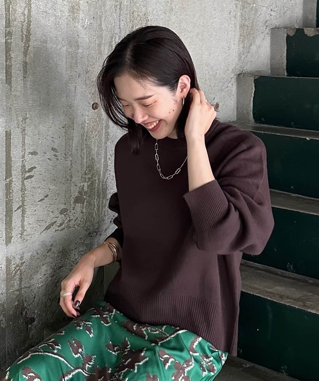 douxarchivesのインスタグラム：「@douxarchives.official 【New in!】  ニットとスエットのいいとこどり！デザインバランスが絶妙なニット  item ︎︎︎︎☑︎ スウェットライクニットプルオーバー￥8,800  color:PINK/SILVER GRAY/BROWN   #douxarchives  #ドゥアルシーヴ   #ニット  #ニットコーデ  #秋服  #秋服コーデ  #大人カジュアル  #オトナコーデ  #きれいめカジュアル」