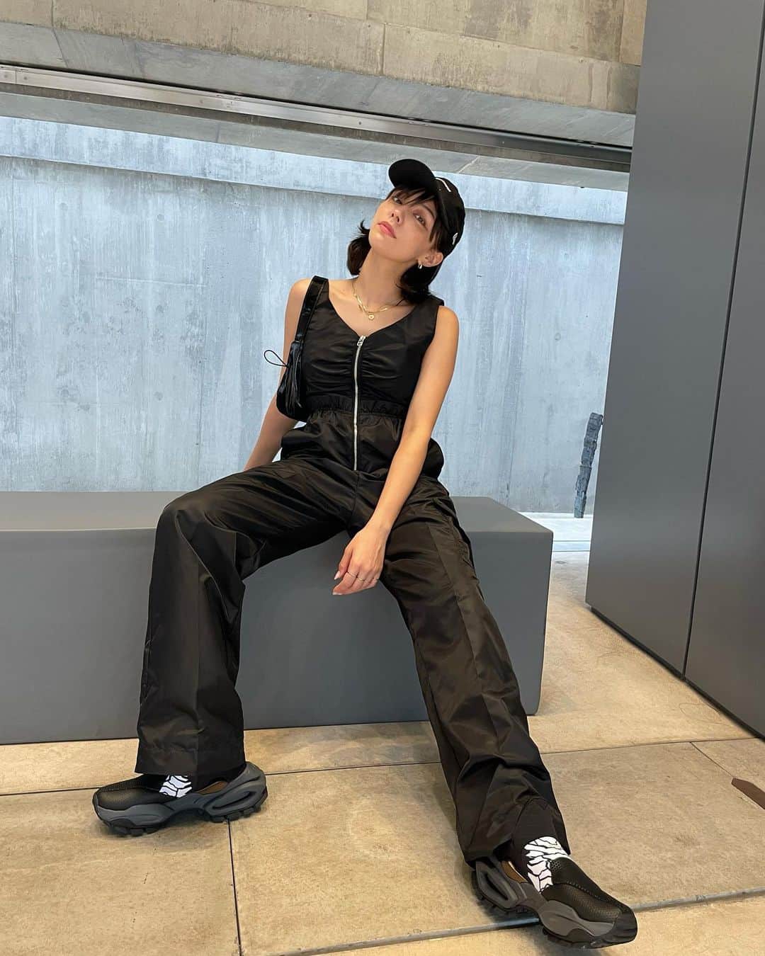 ステファニーのインスタグラム：「🦓🖤🦓🖤 おにゅーのオールインワンとスニーカー♡ ナイロンの艶感が可愛いでしょ？ スニーカーは次世代につなぐべき絶滅危惧種の保護を 啓蒙するプロジェクトを行っているもので、 プロダクトデザインは絶滅の危機に瀕する動物たちから インスピレーションを受けていて私のはカエル！ 幸也とおそろっち！ ブランドはタグ付けしています。 #love #fashion #outfit」