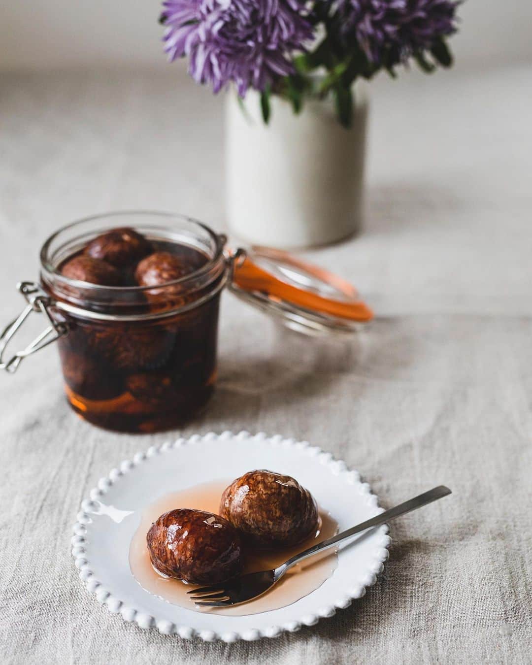 増田由希子さんのインスタグラム写真 - (増田由希子Instagram)「Candied chestnuts make a fantastic treat for Autumn 🌰 #Japanesecandiedchestnuts #Japanesefood #chestnut #homemade #bisukettostudio #autumn #fall   栗の渋皮煮、栗ごはん、栗のキッシュ… 栗三昧の毎日です🌰🌰」10月4日 20時06分 - nonihana_