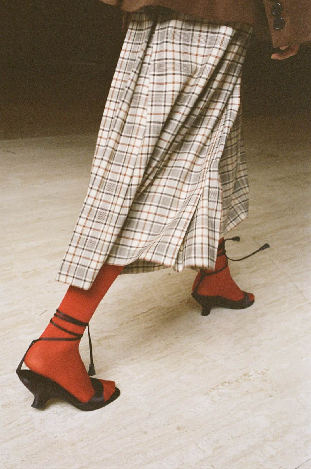 シー ニューヨークのインスタグラム：「Step into fall ♥️ The Beatriz skirt​​​​​​​​ #seanewyork」