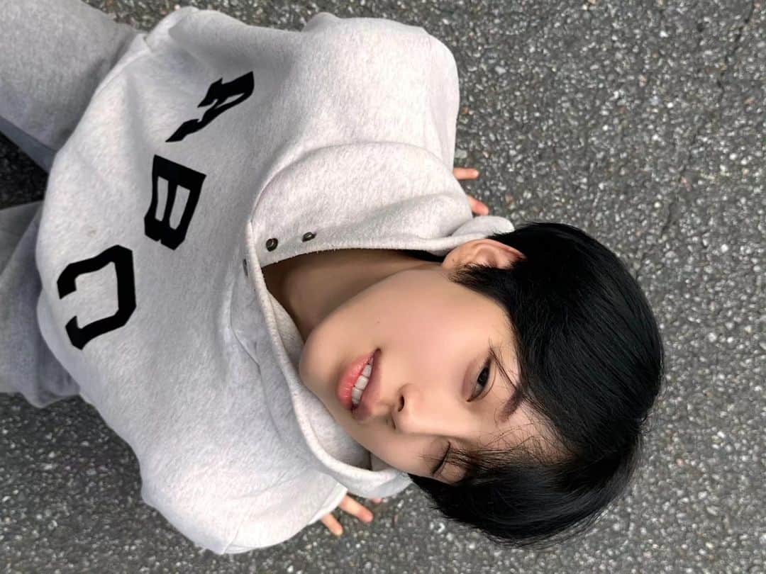 ディジンのインスタグラム：「행복한 생일🎂🥹」