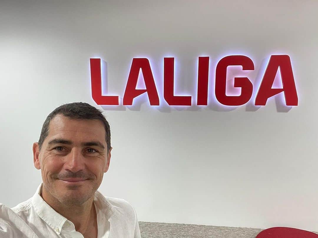 イケル・カシージャスのインスタグラム：「El programa #MEETLALIGA, un reto apasionante para startups!! El mundo del deporte no es sólo practicarlo, es lo que rodea a toda una industria para seguir creciendo. Deporte, tecnología y emprendimiento.  Seguimos equipo @sportboosthub @laliga!!」